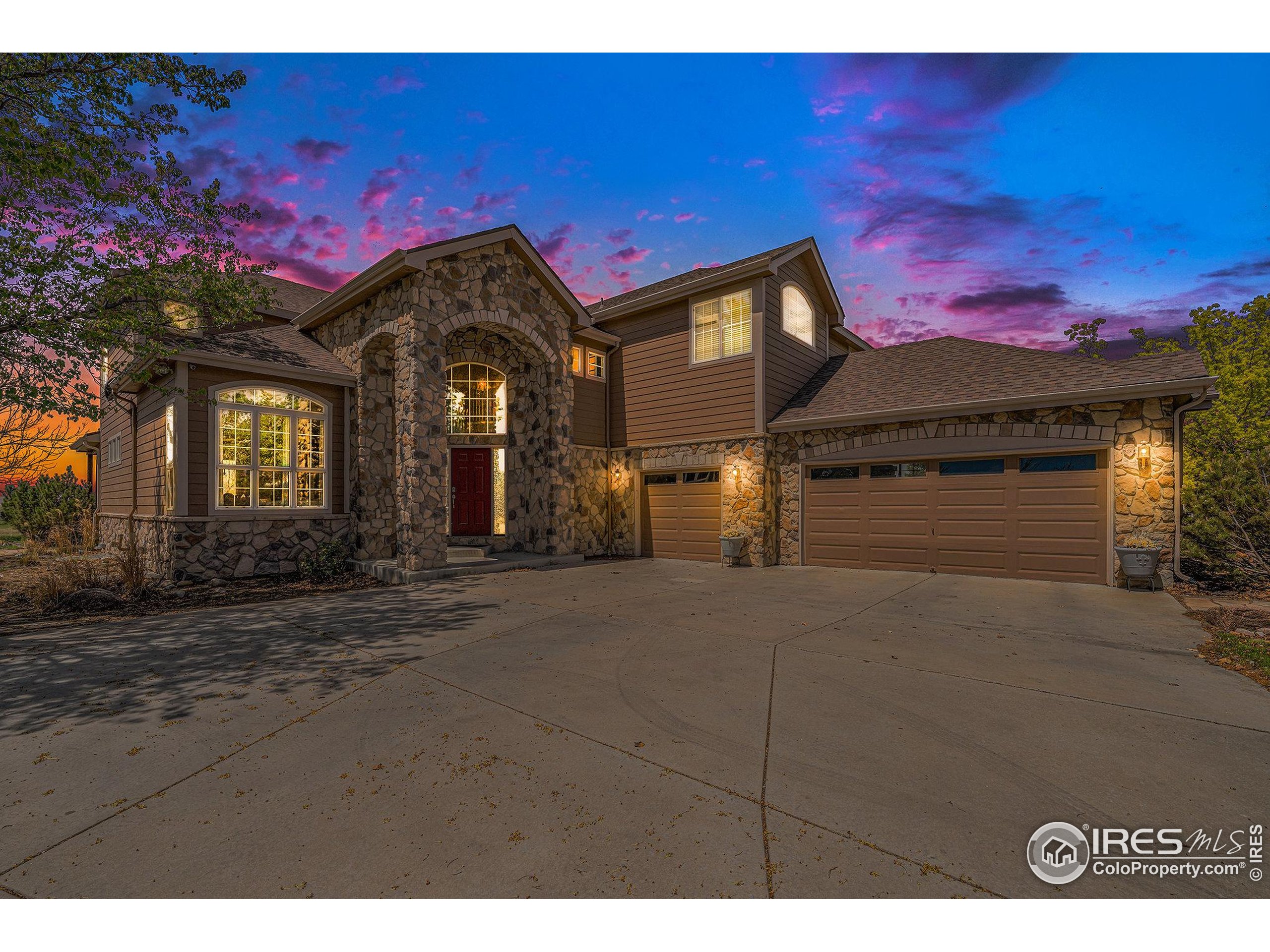 5033 Blackhawk Dr