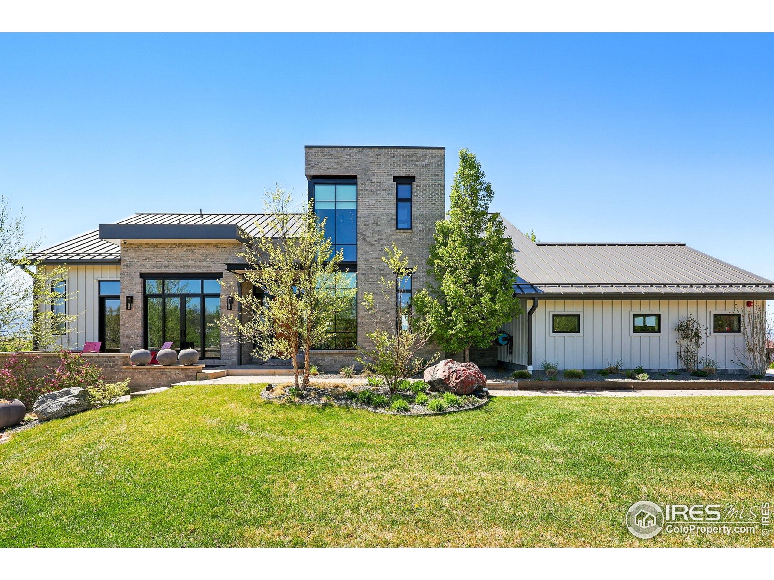 635 Paragon Dr
