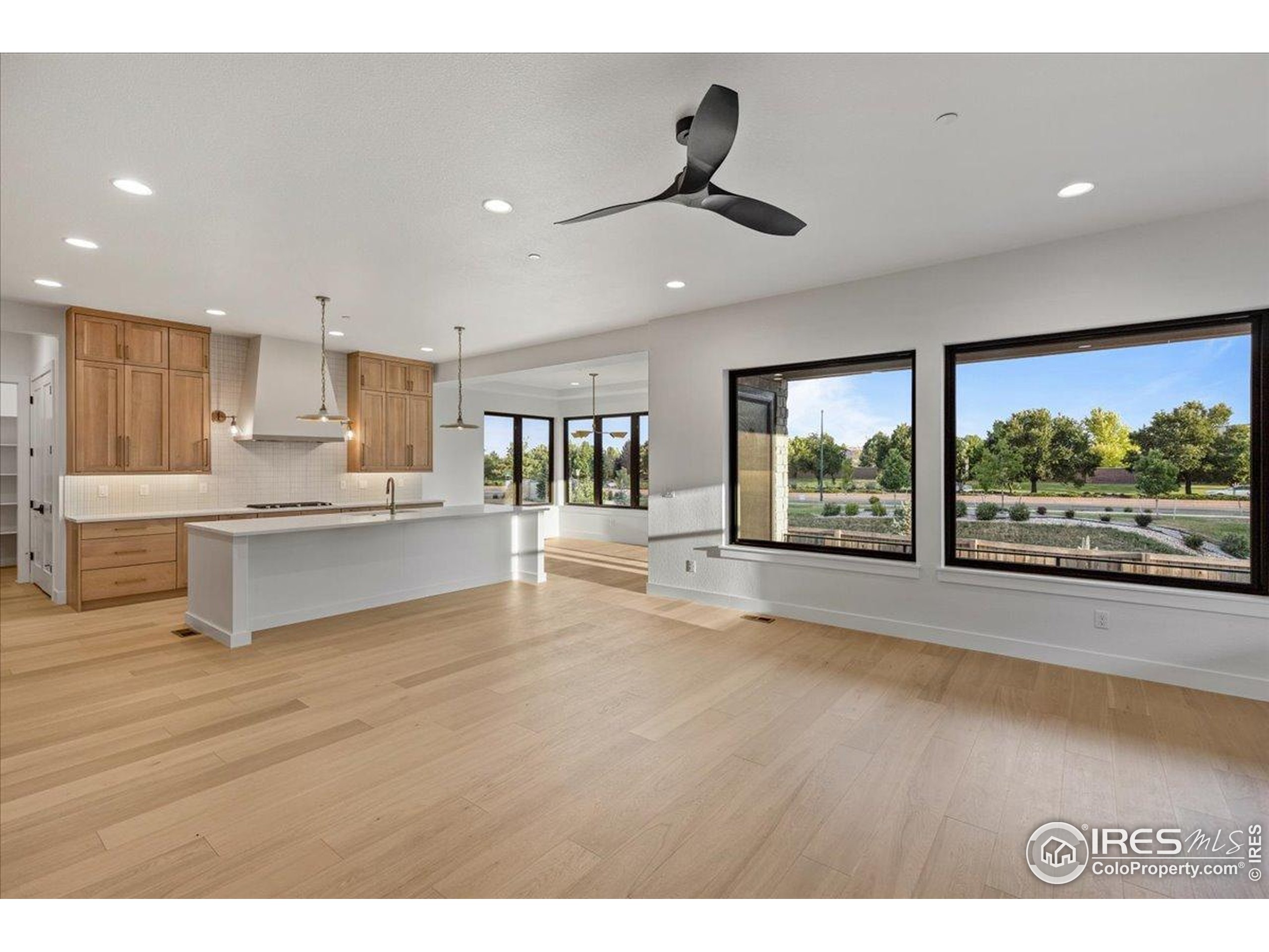1002 Turnberry Cir
