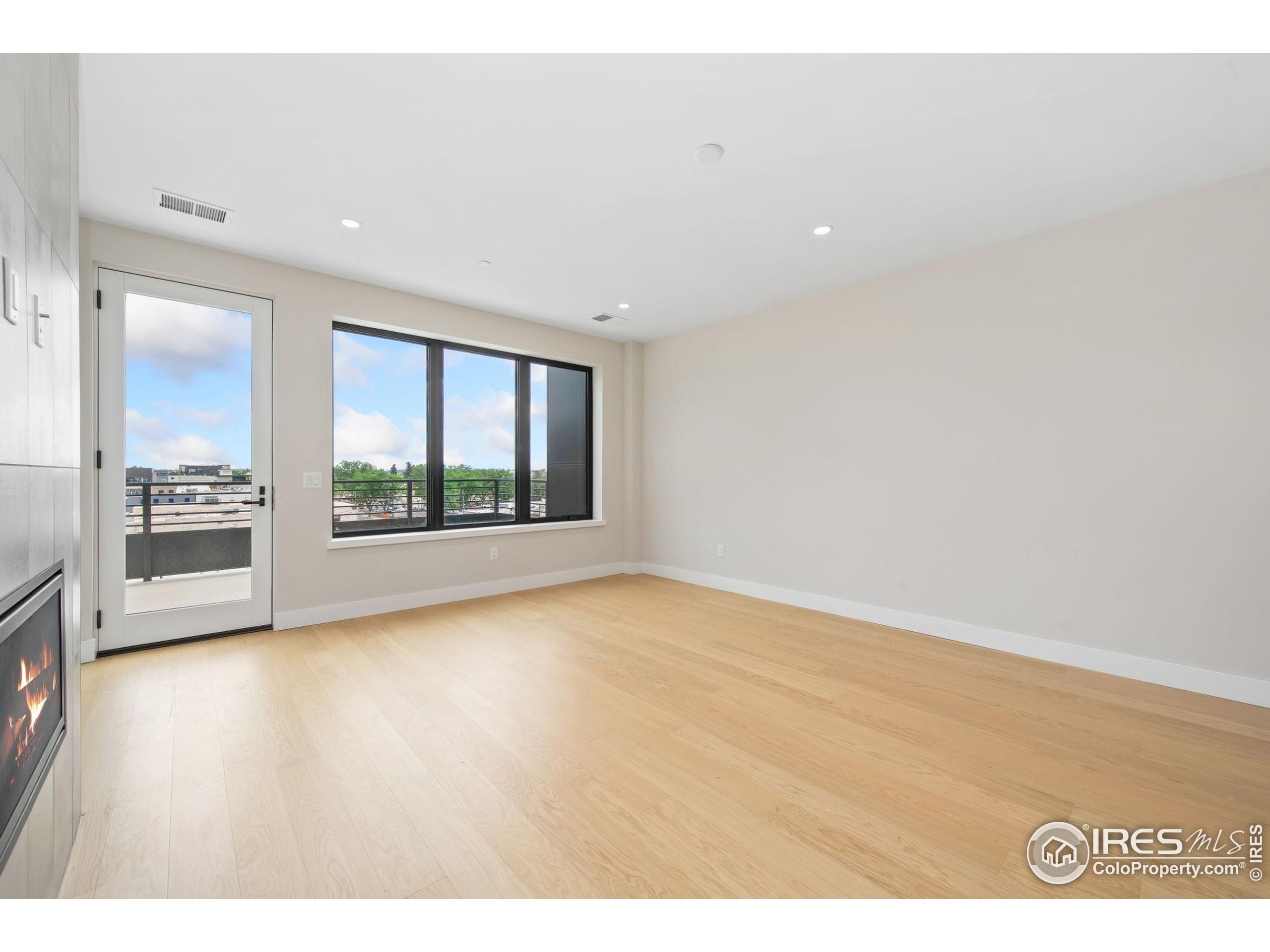 205 E 6th St 400