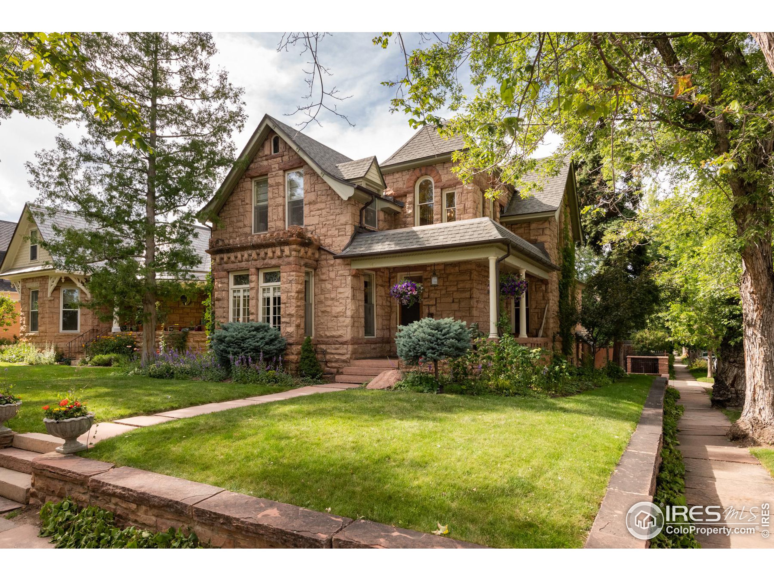 643 Mapleton Ave