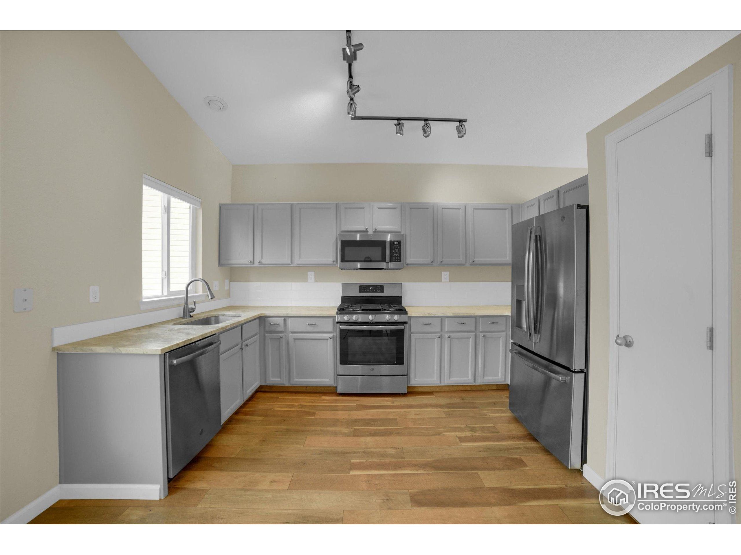 1451 Wildrose Dr