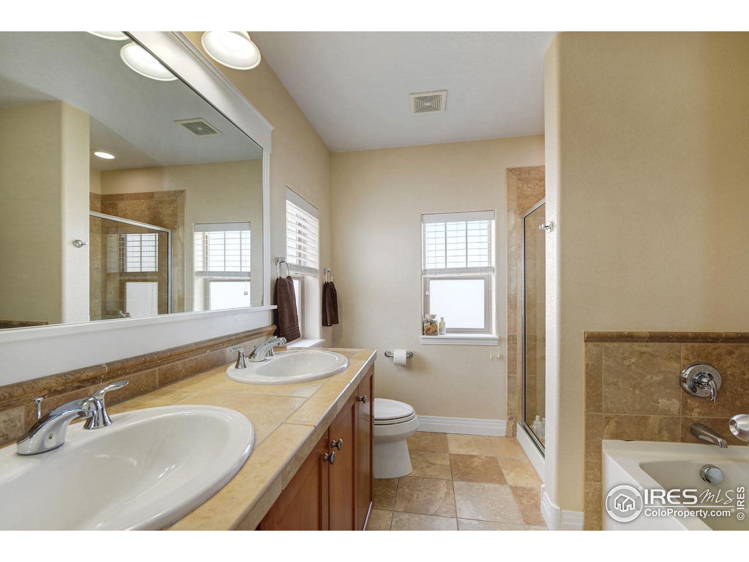 Photo 18 of 28 of 1544 Cottonwood Ave townhome
