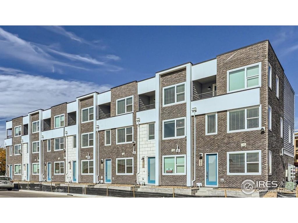 Photo of 304 Geneva St, Aurora, CO 80010 (MLS # 1047844)