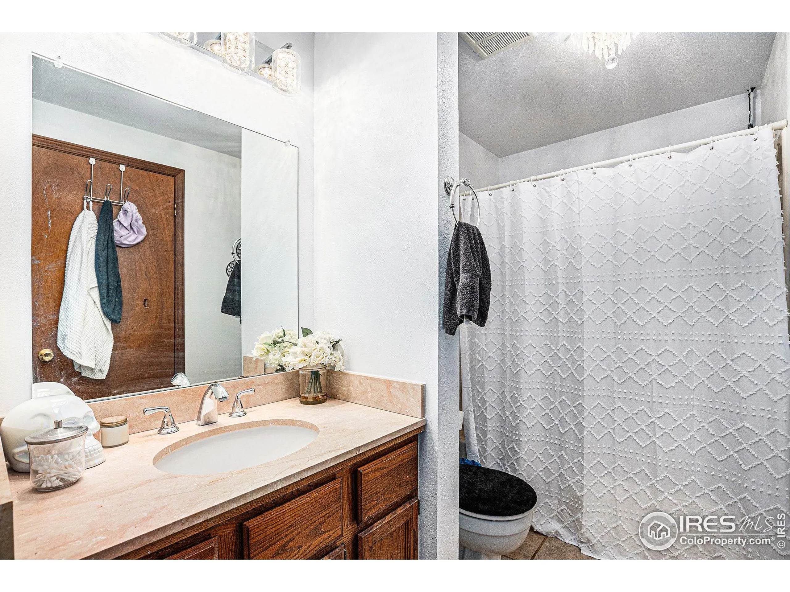 Fort Lupton, Colorado 80621, United States, 5 Bedrooms Bedrooms, ,2 BathroomsBathrooms,Residential,Active,252174