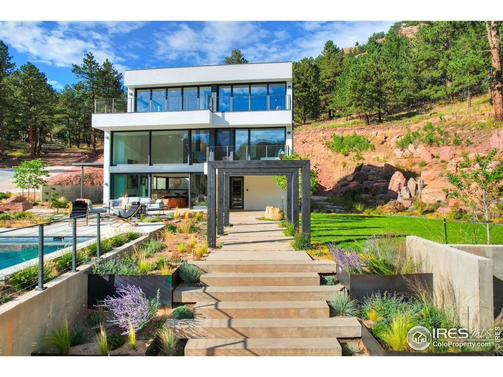 Photo of 228 Lion Pt, Boulder, CO 80302 (MLS # 1045140)