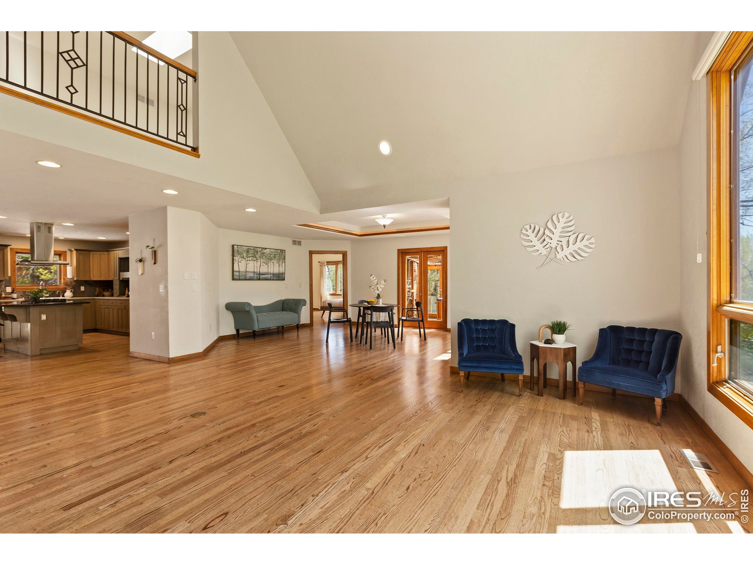 5222 Apple Dr