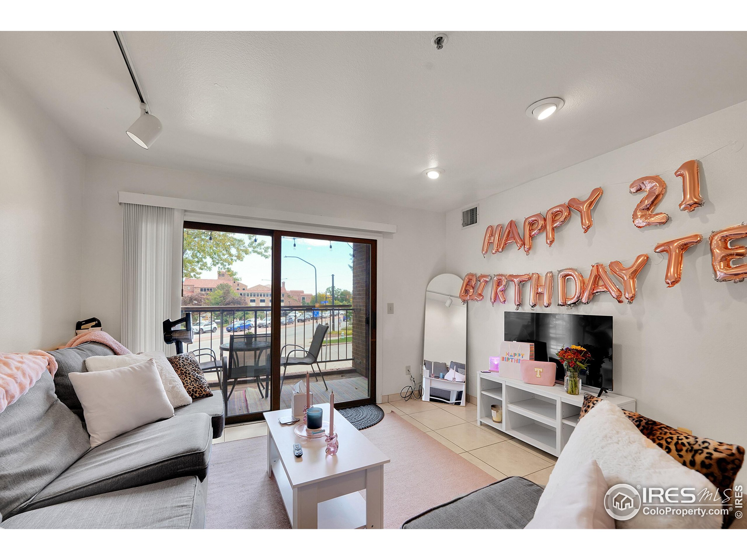 1085 Broadway 4