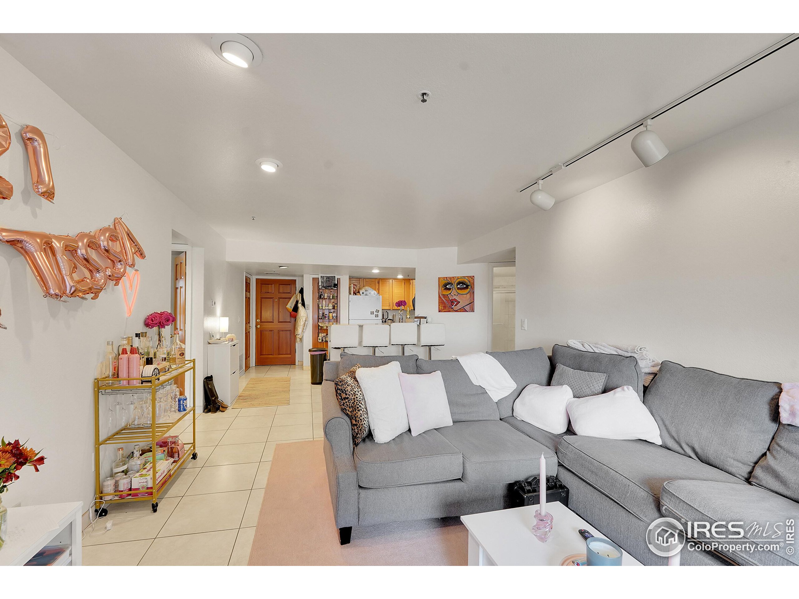 1085 Broadway 4