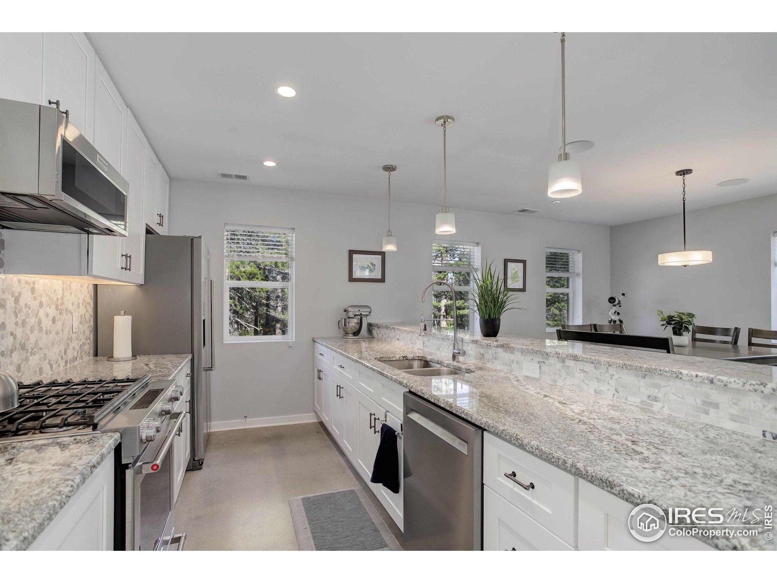 609 Hummer Dr