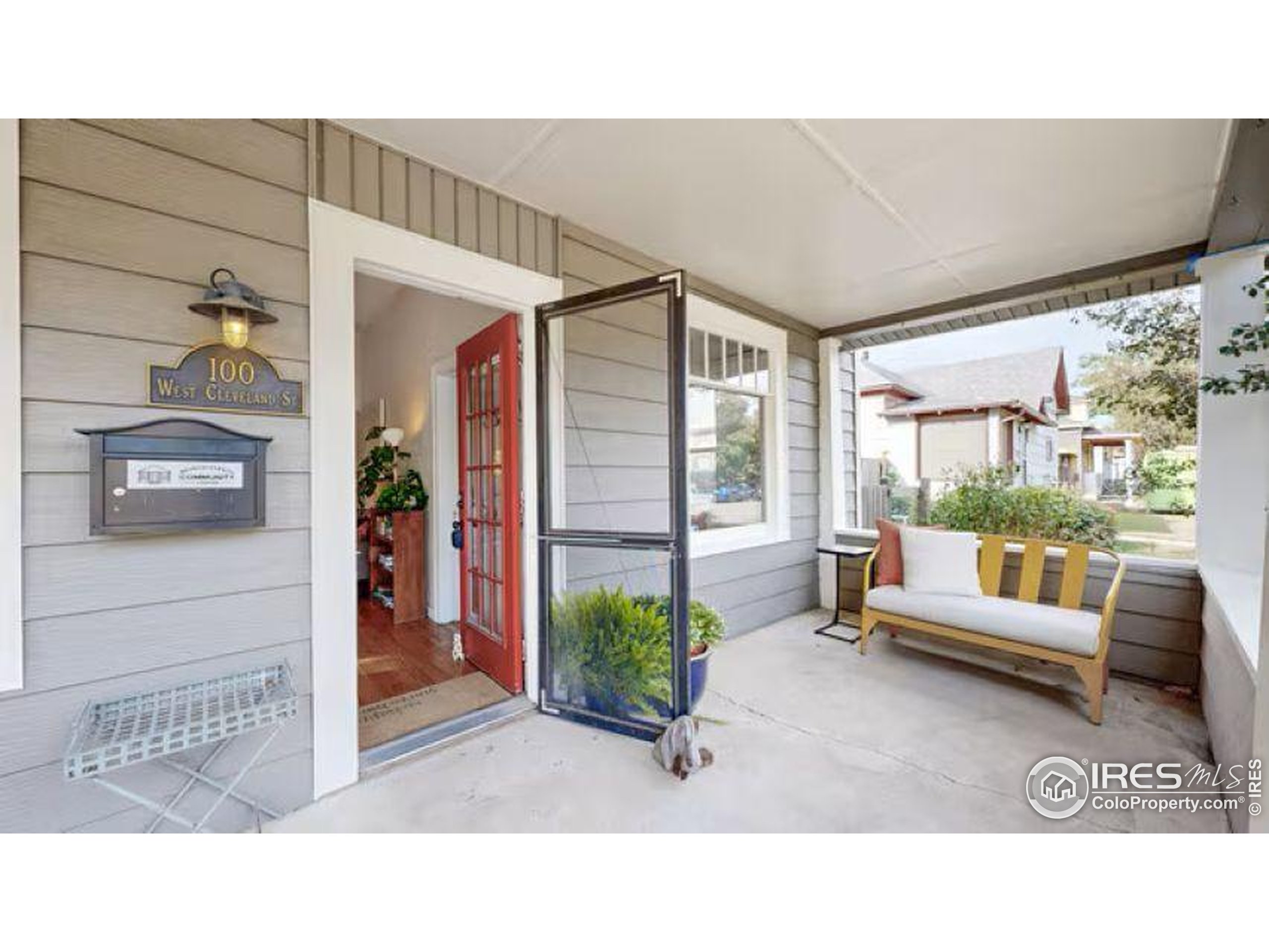 100 W Cleveland St