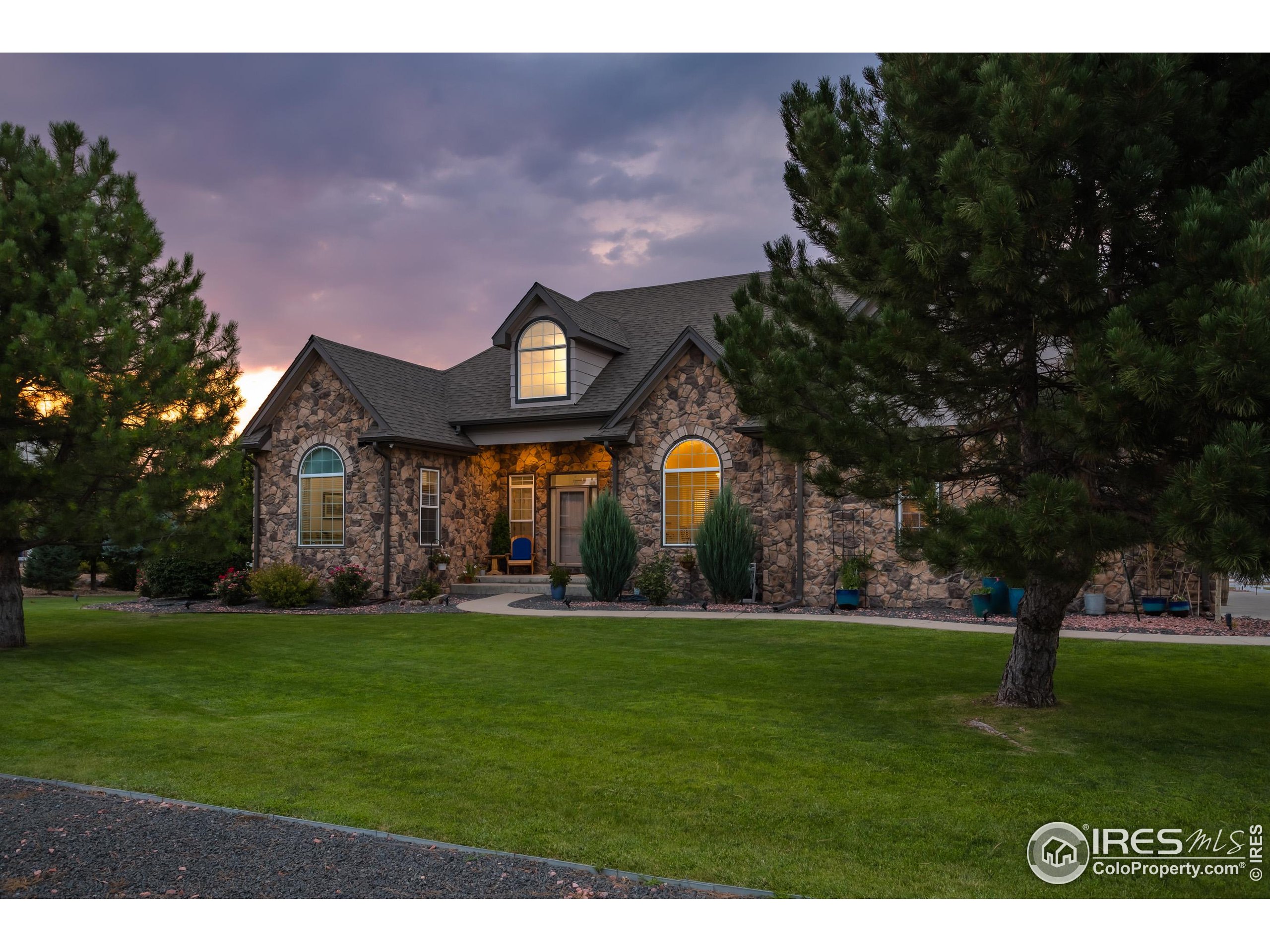 3080 S Buttercup Cir