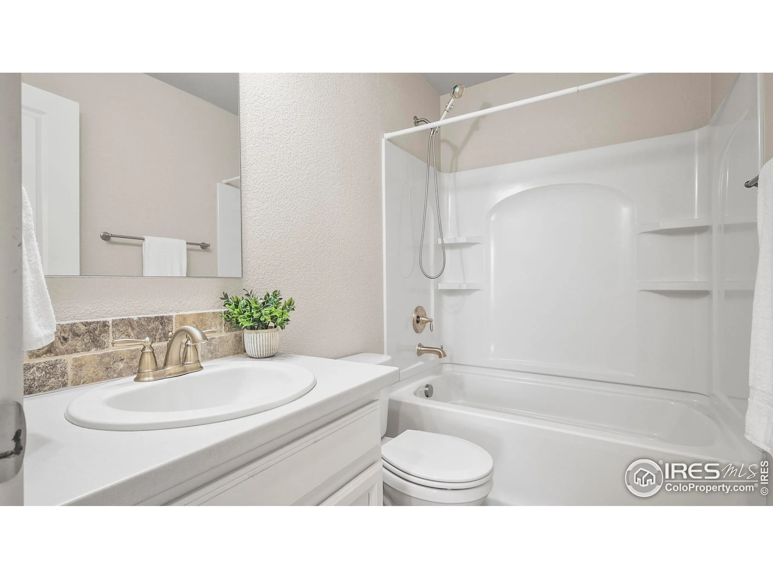 Wiggins, Colorado 80654, United States, 2 Bedrooms Bedrooms, ,2 BathroomsBathrooms,Residential,Active,213224