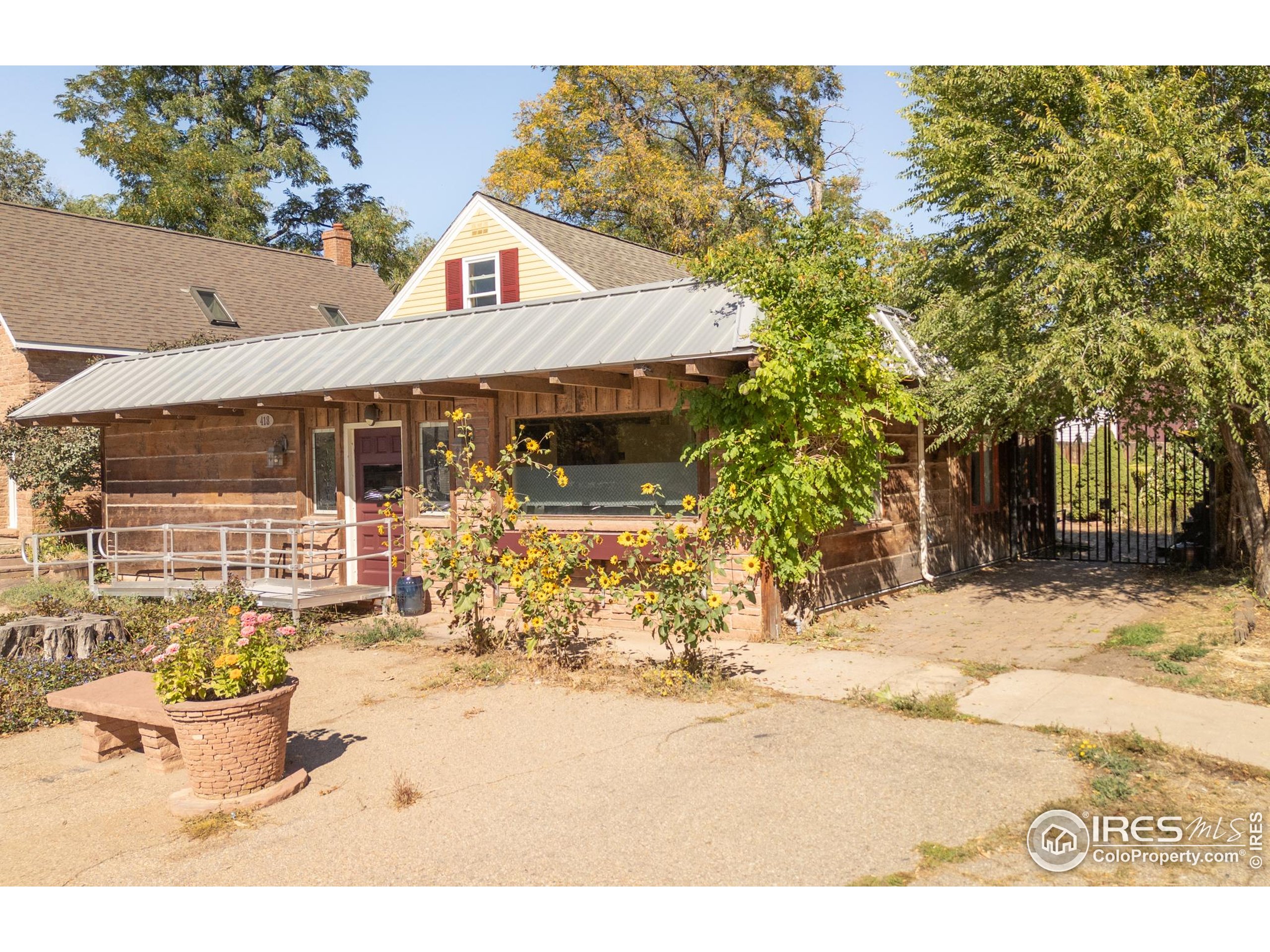 418 High St