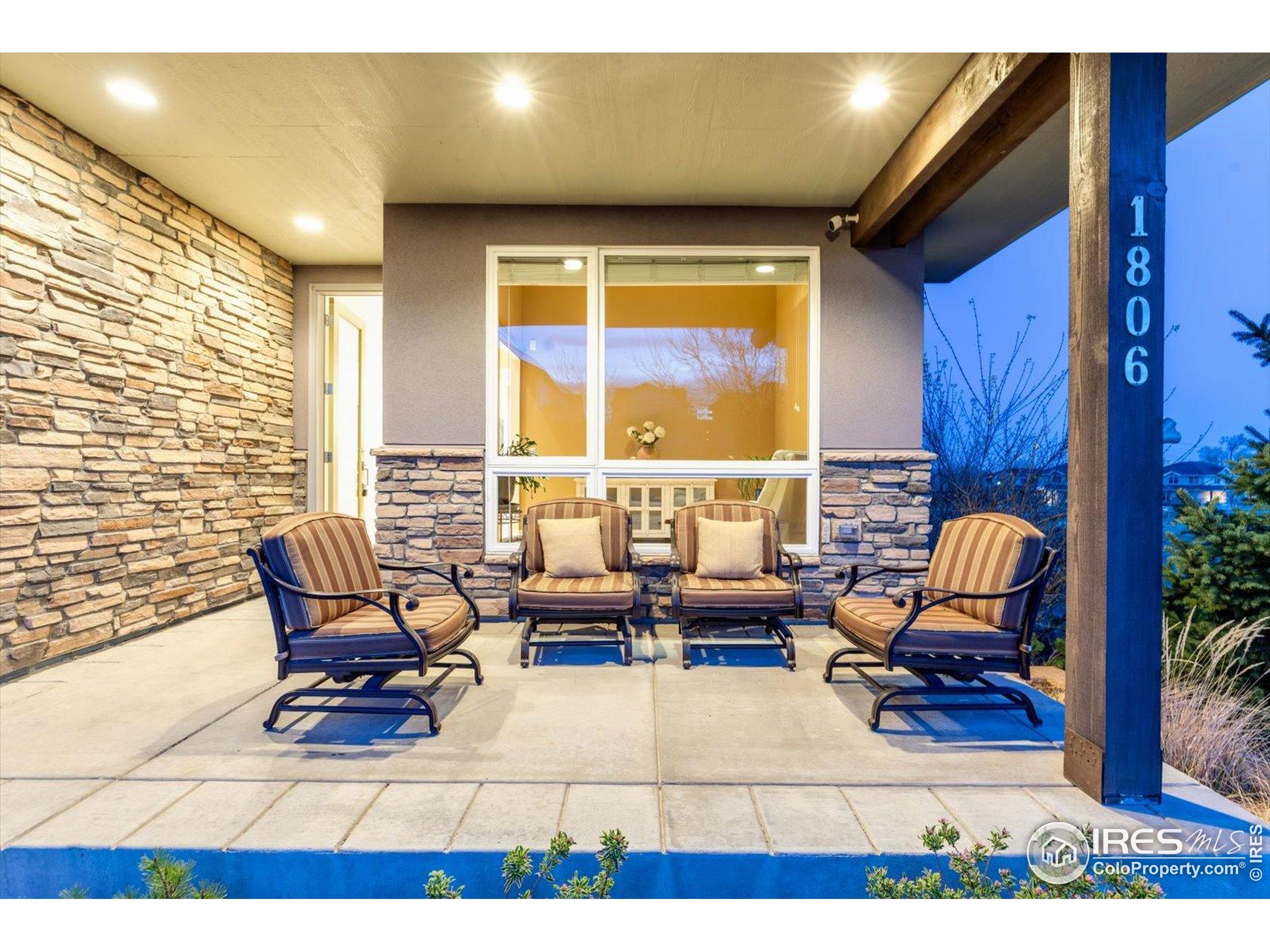 1806 Blue Star Ln