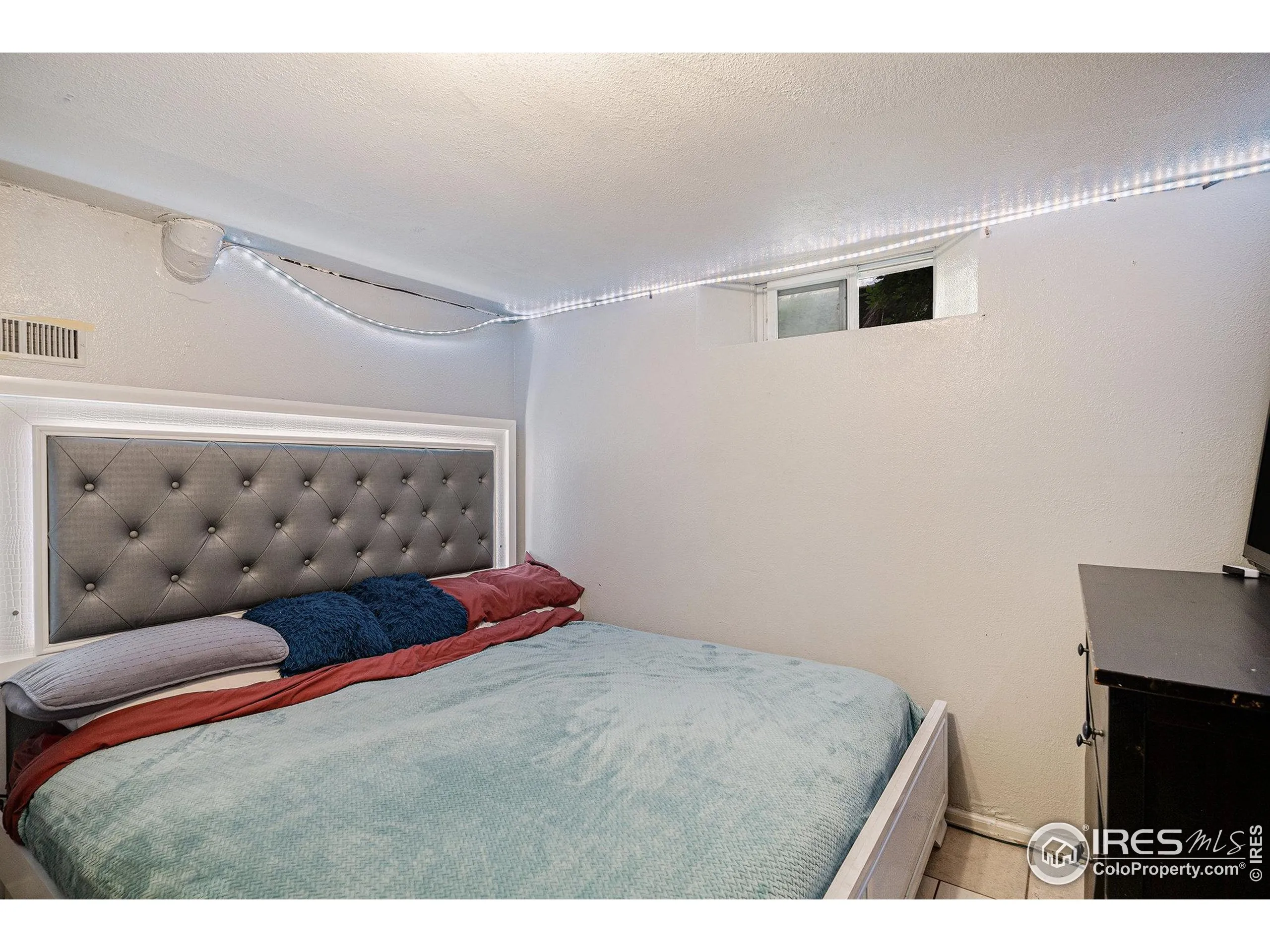 Denver, Colorado 80219, United States, 5 Bedrooms Bedrooms, ,2 BathroomsBathrooms,Residential,Active,141927