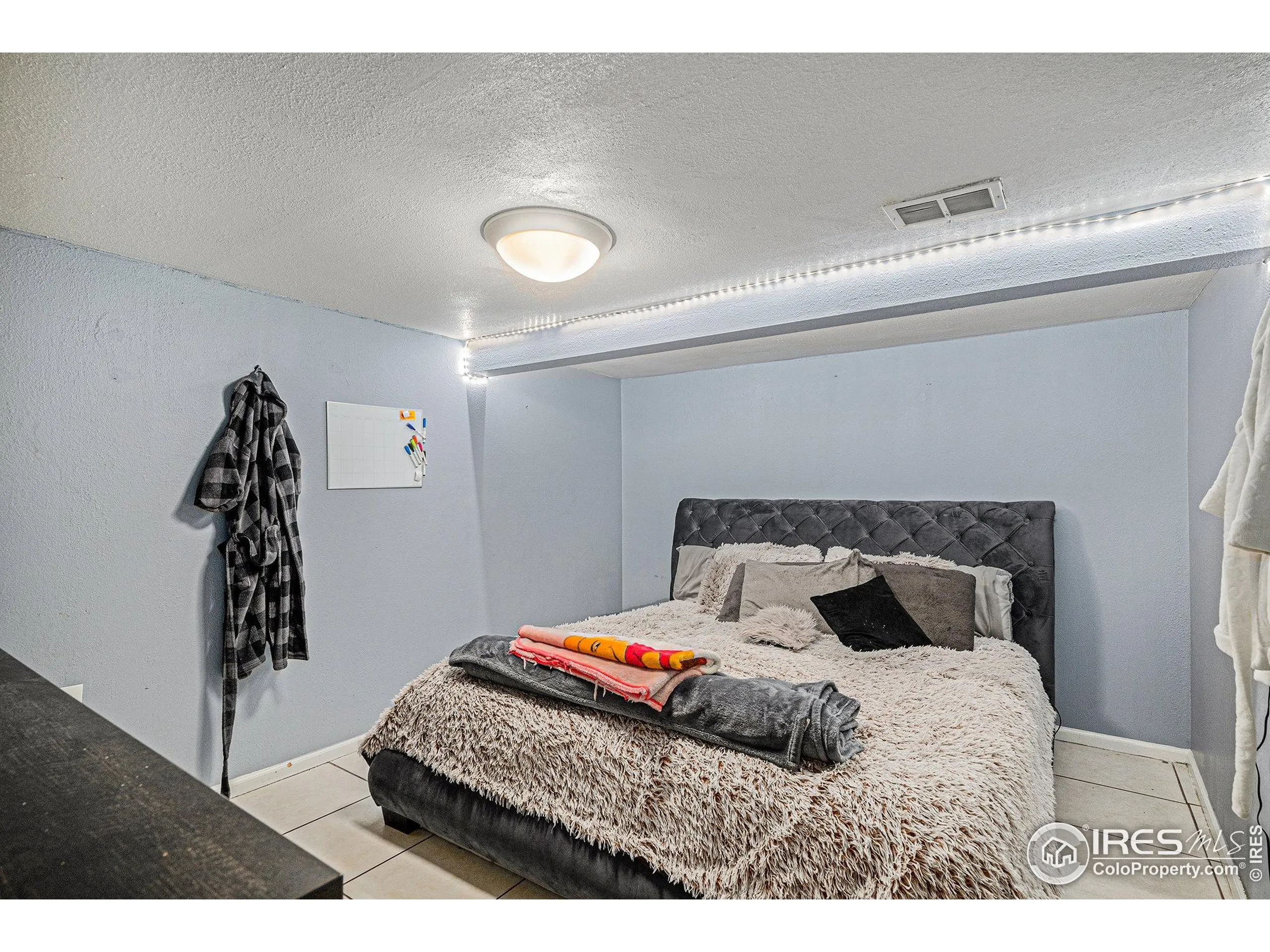 Denver, Colorado 80219, United States, 5 Bedrooms Bedrooms, ,2 BathroomsBathrooms,Residential,Active,141927