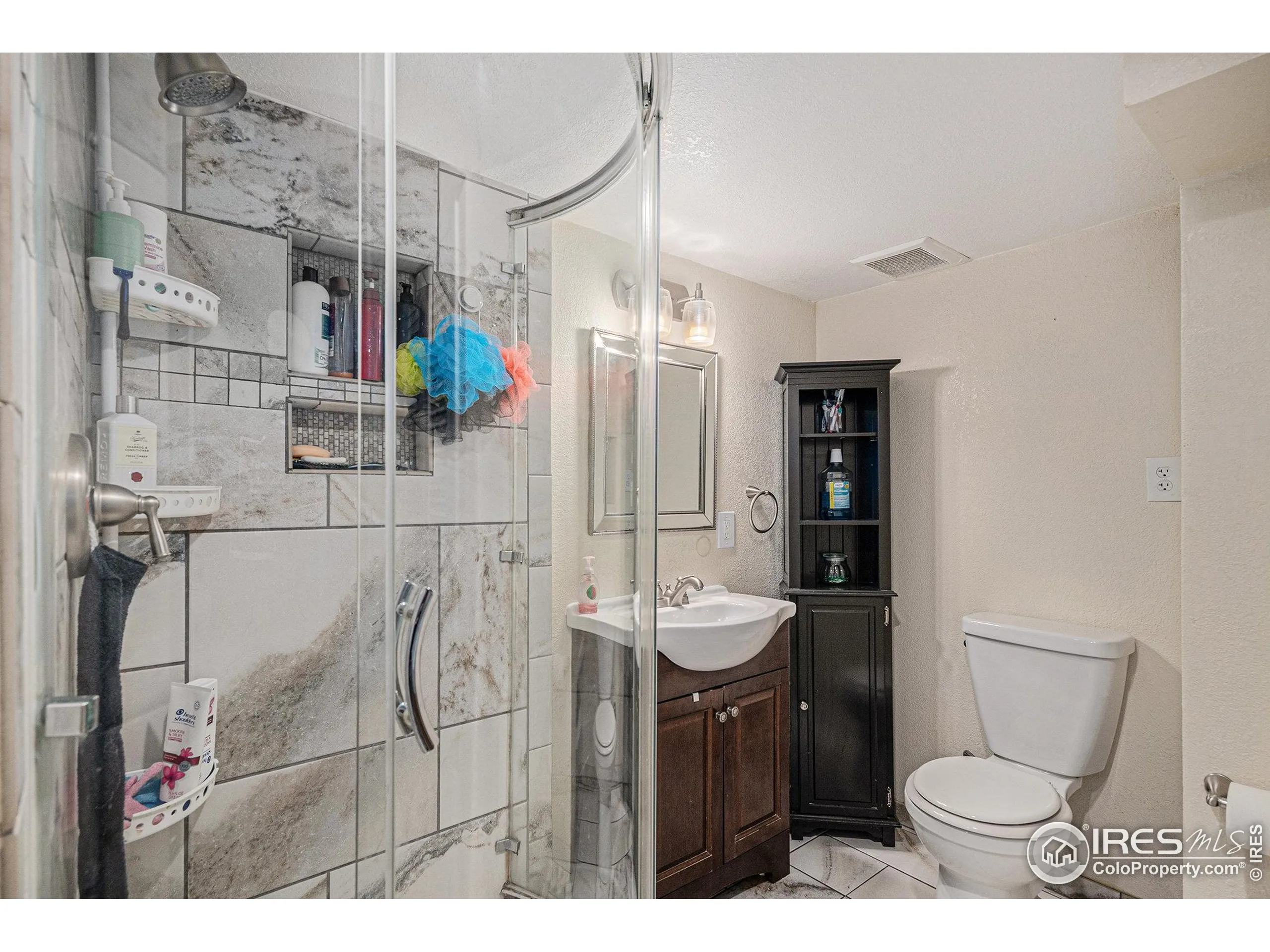 Denver, Colorado 80219, United States, 5 Bedrooms Bedrooms, ,2 BathroomsBathrooms,Residential,Active,141927