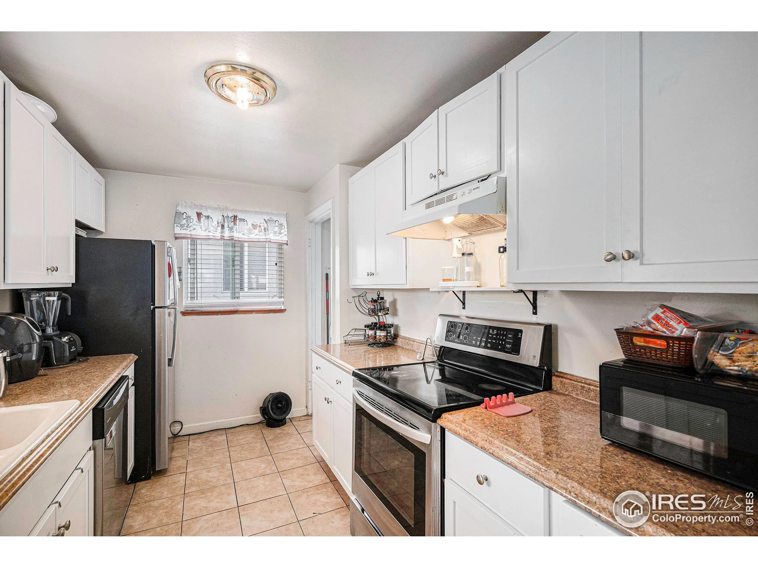 Denver, Colorado 80219, United States, 5 Bedrooms Bedrooms, ,2 BathroomsBathrooms,Residential,Active,141927