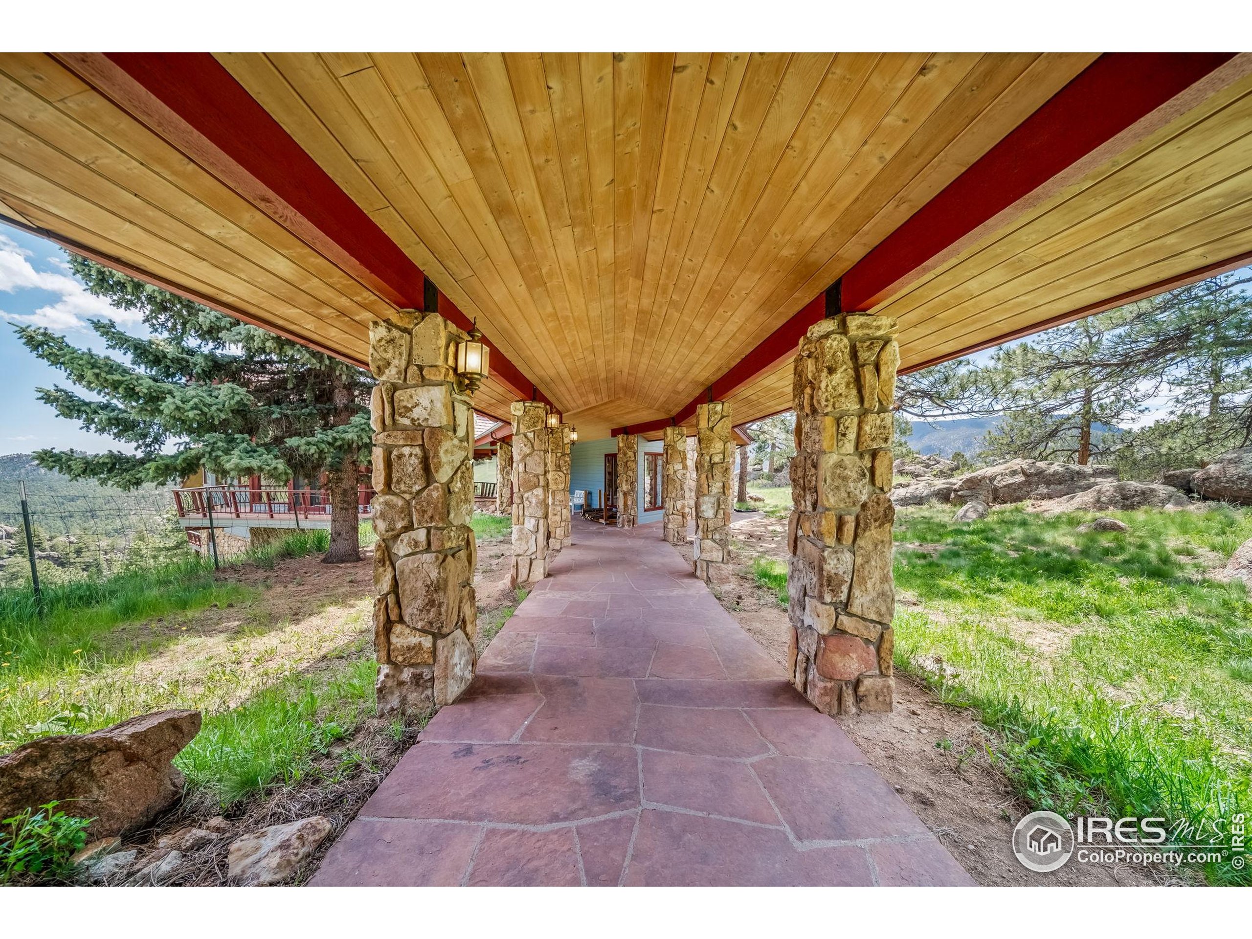 1692 Kiowa Rd