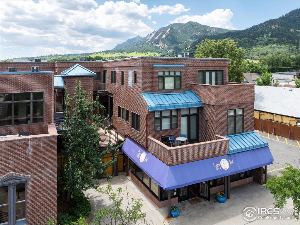 Photo of 820 Pearl St, Boulder, CO 80302 (MLS # 1038752)