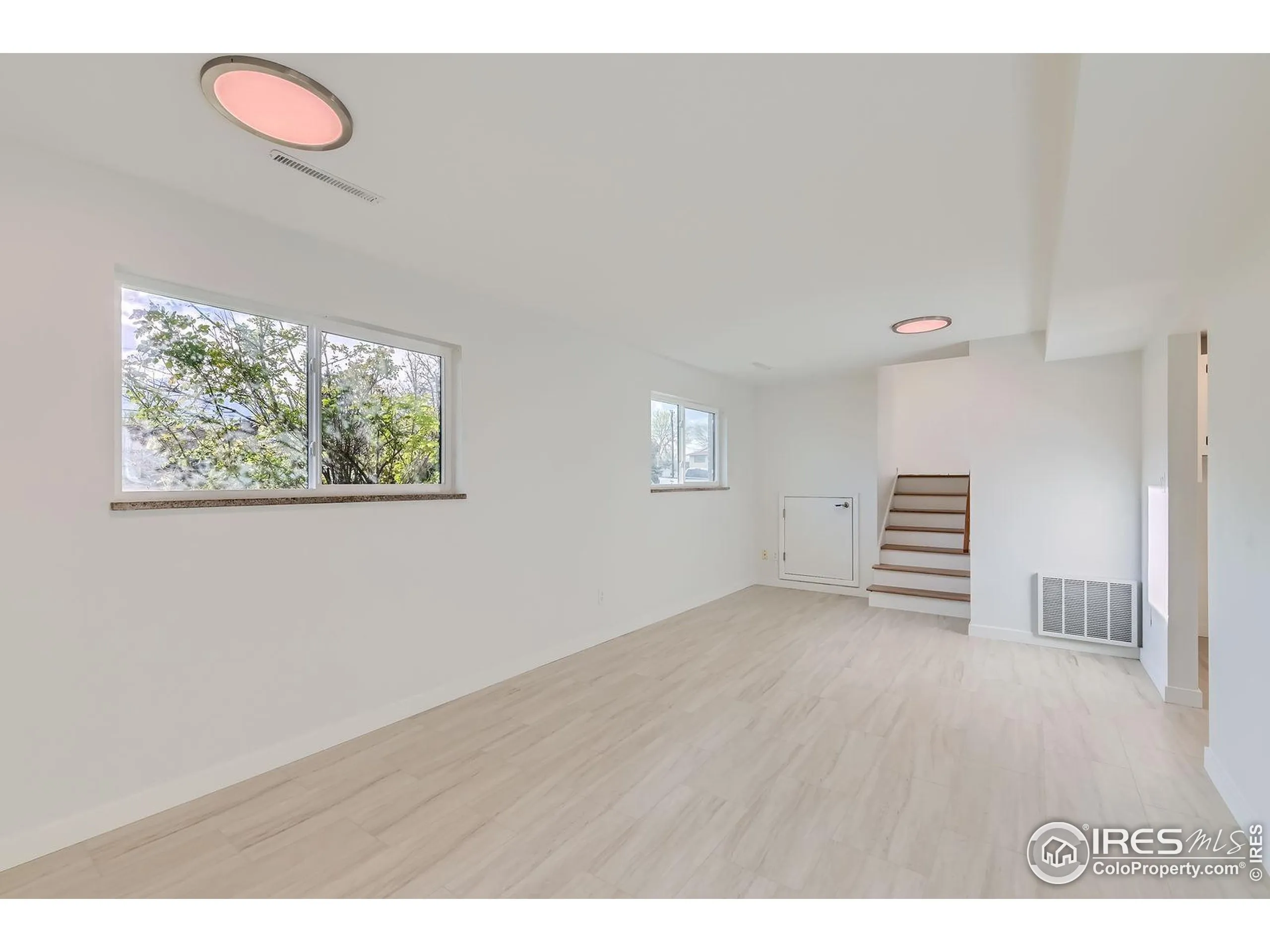 Longmont, Colorado 80504, United States, 4 Bedrooms Bedrooms, ,3 BathroomsBathrooms,Residential,Active,203410