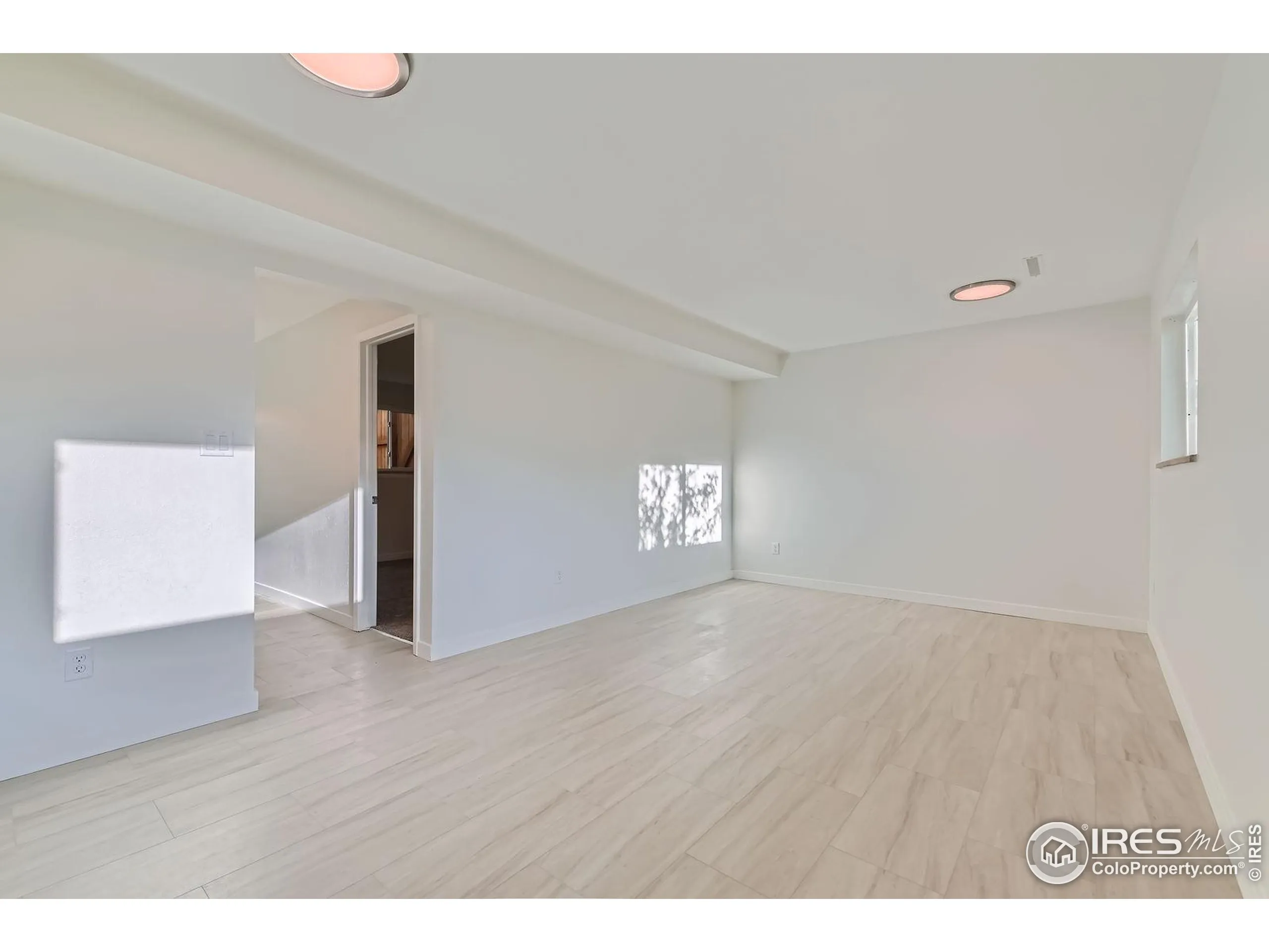 Longmont, Colorado 80504, United States, 4 Bedrooms Bedrooms, ,3 BathroomsBathrooms,Residential,Active,203410