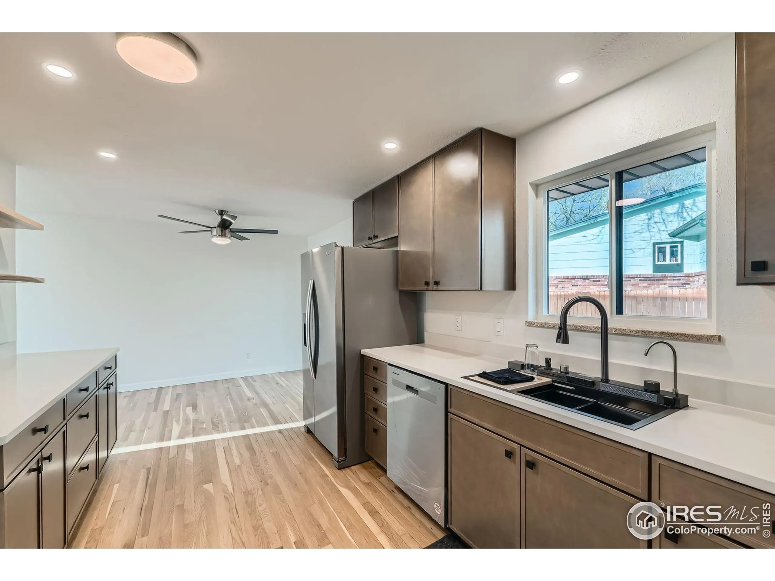 Longmont, Colorado 80504, United States, 4 Bedrooms Bedrooms, ,3 BathroomsBathrooms,Residential,Active,203410