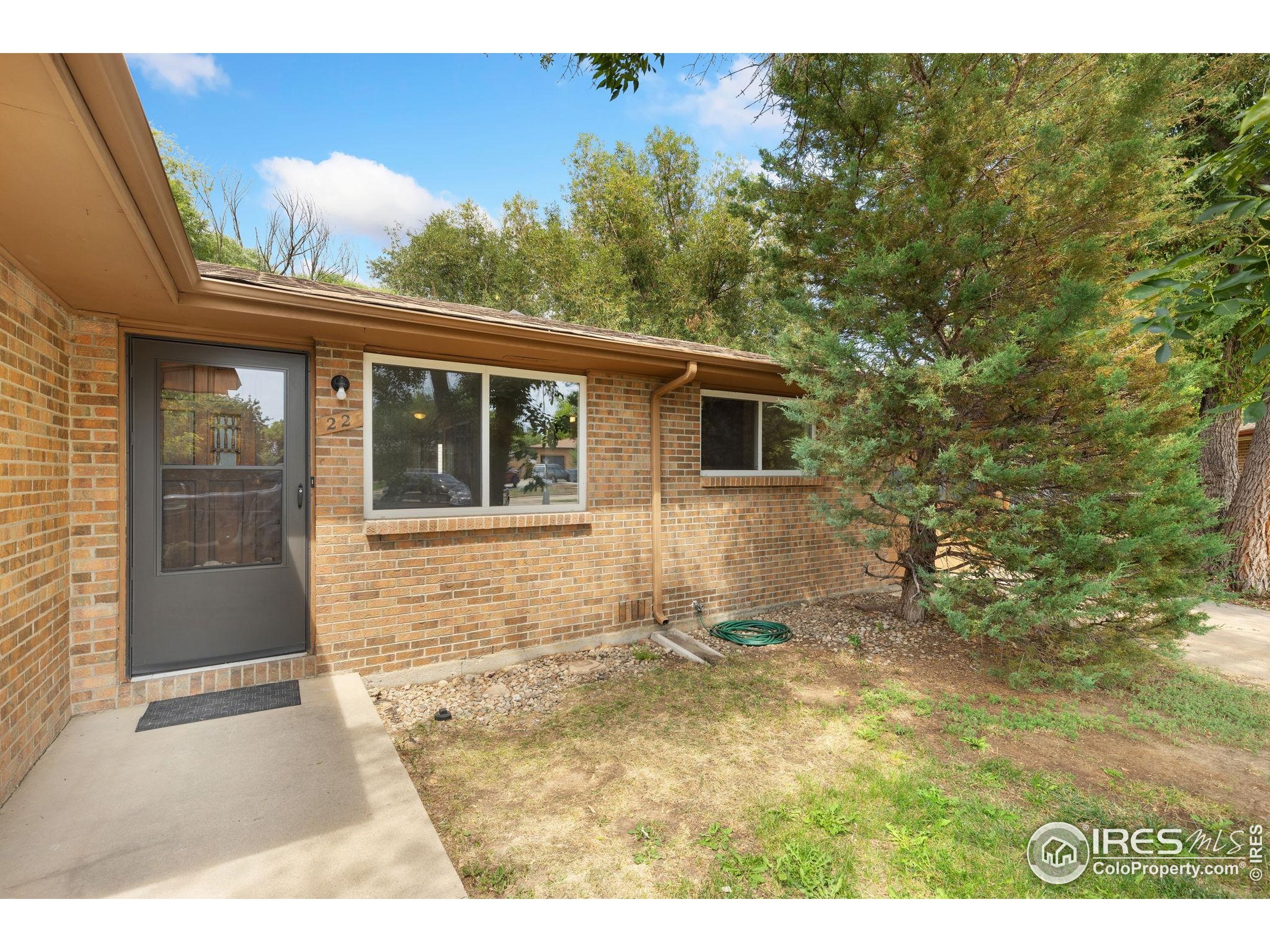 22 Emery Way