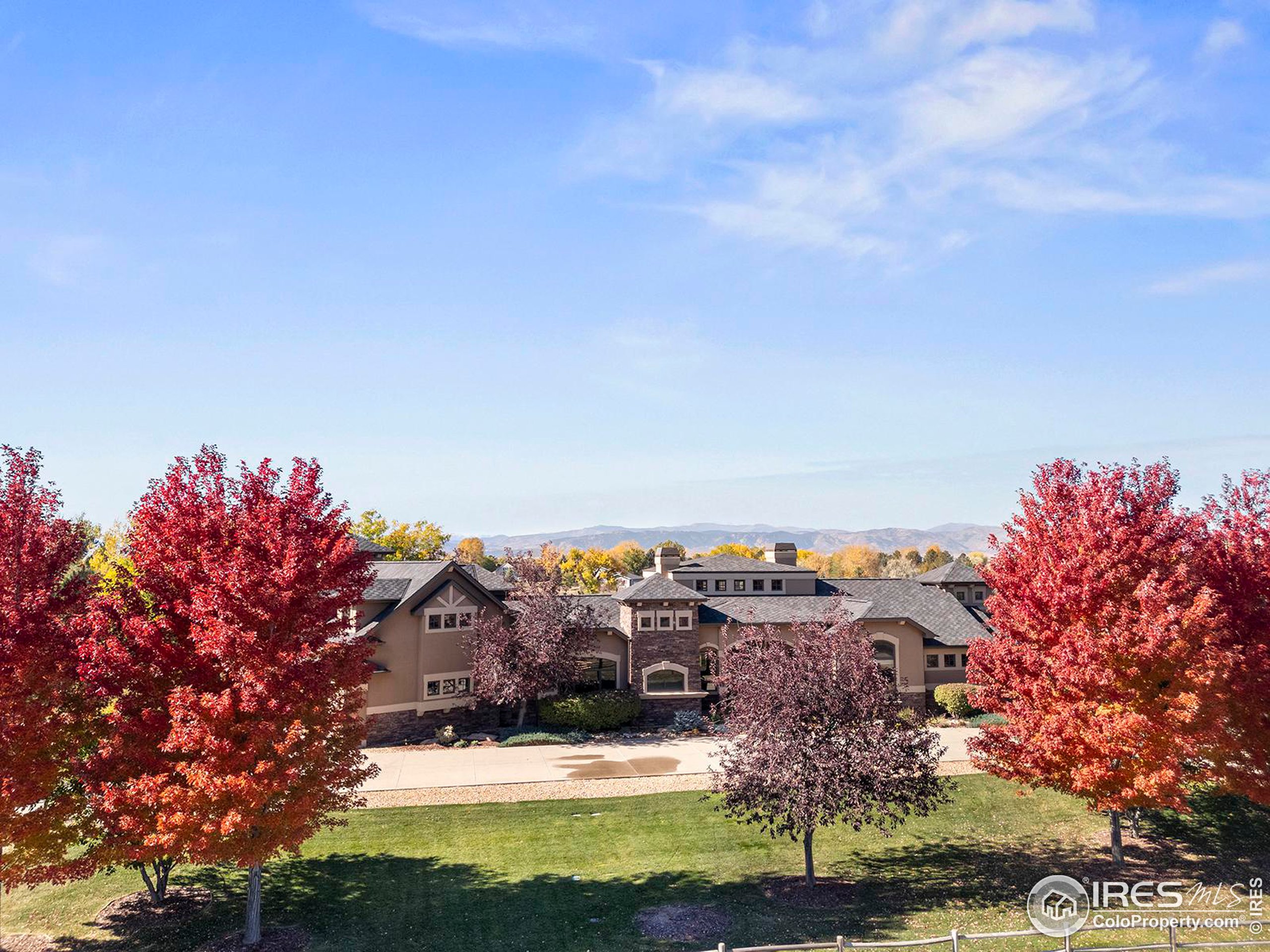 863 Riparian Way