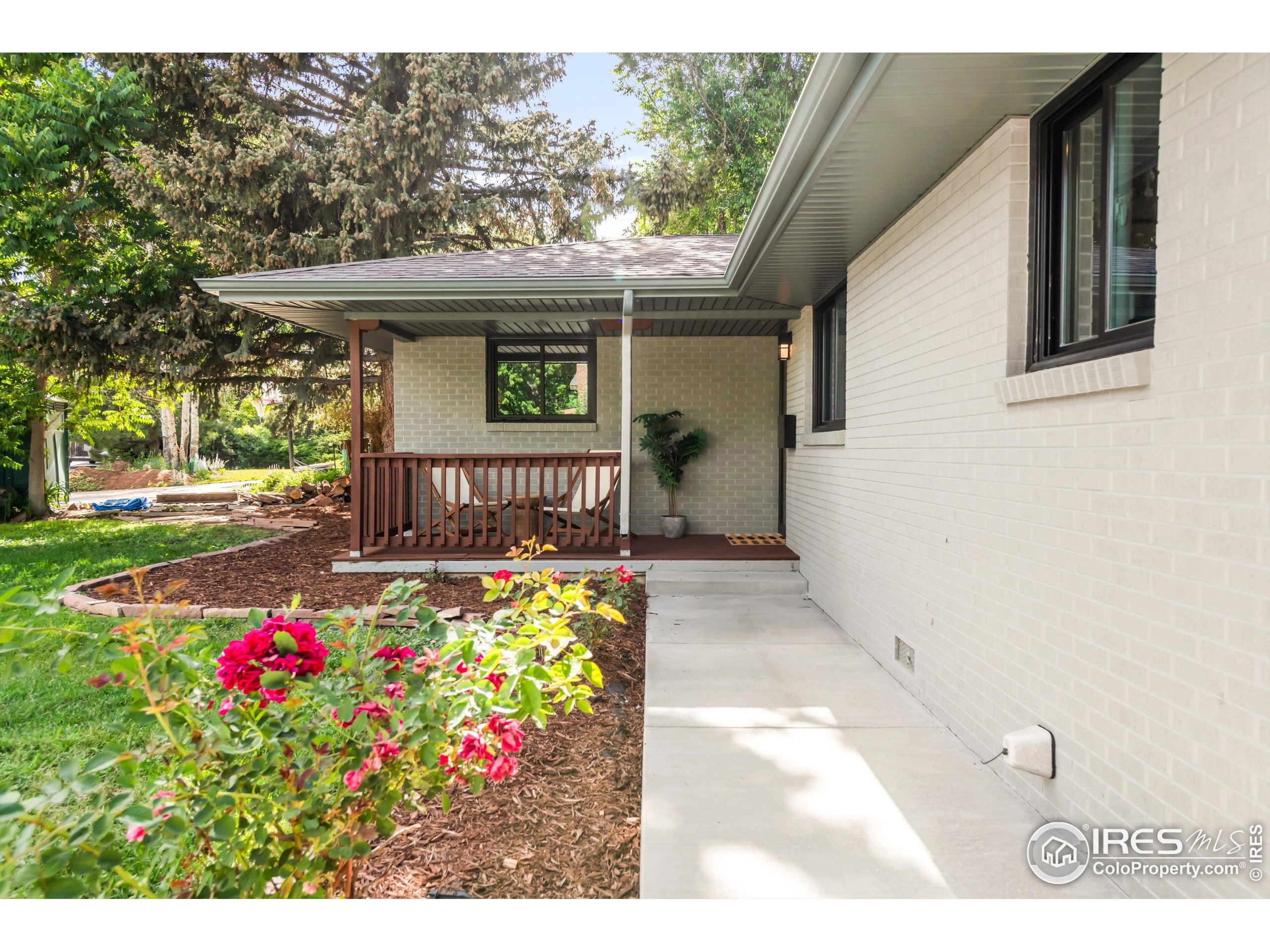 2025 Grape Ave