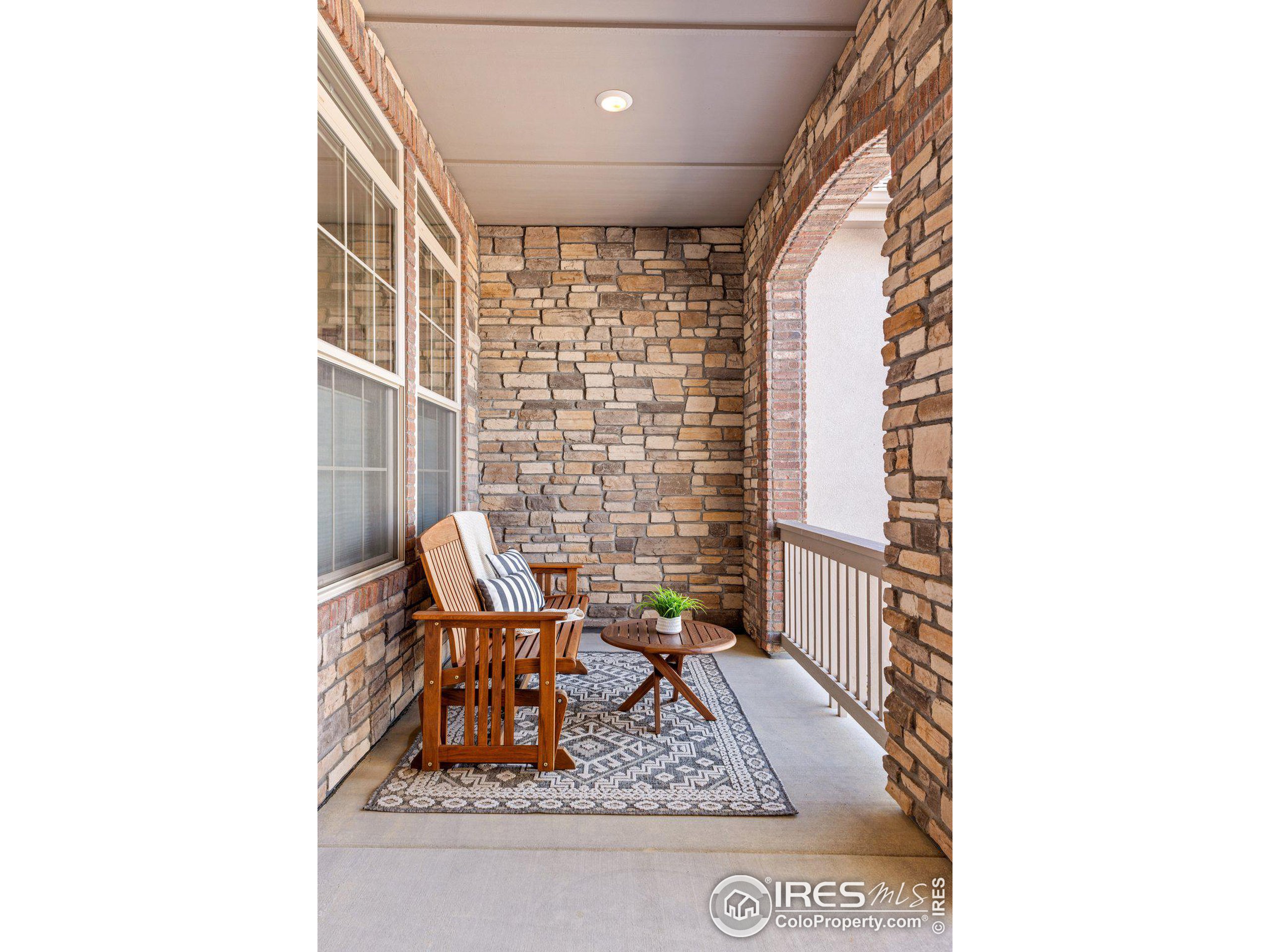 2232 Sedgwick Ct