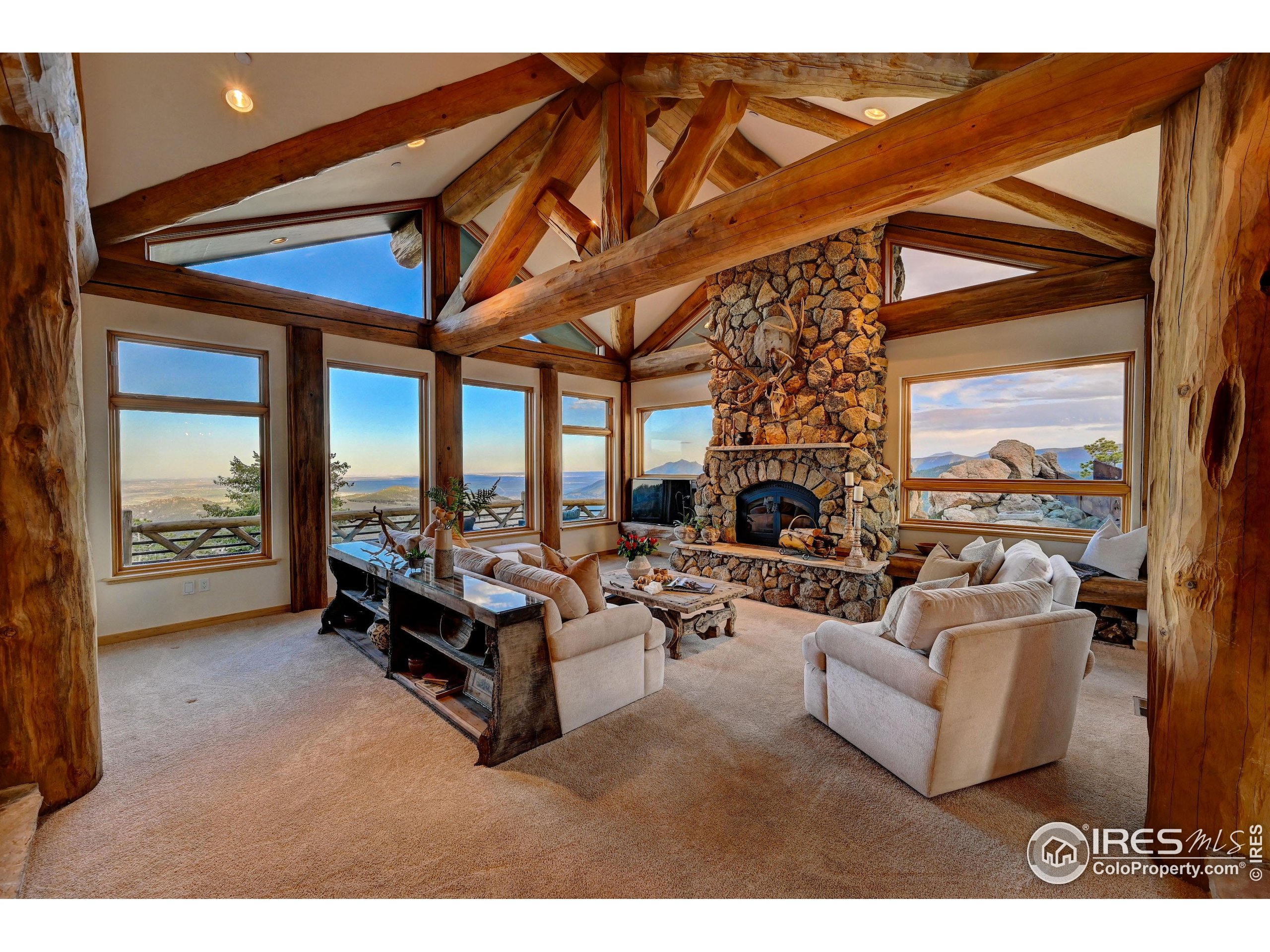 6553 Sunshine Canyon Dr