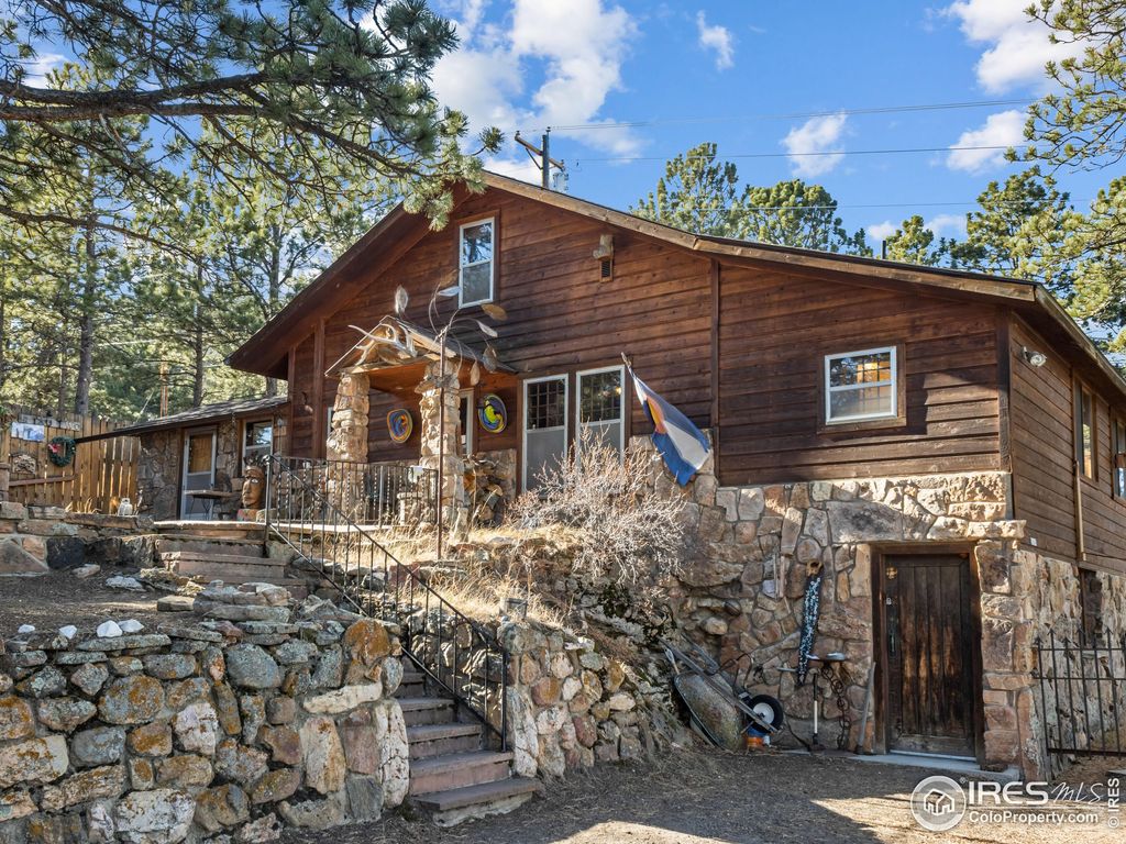 Photo of 825 Fawn Ln, Estes Park, CO 80517 (MLS # 1047842)