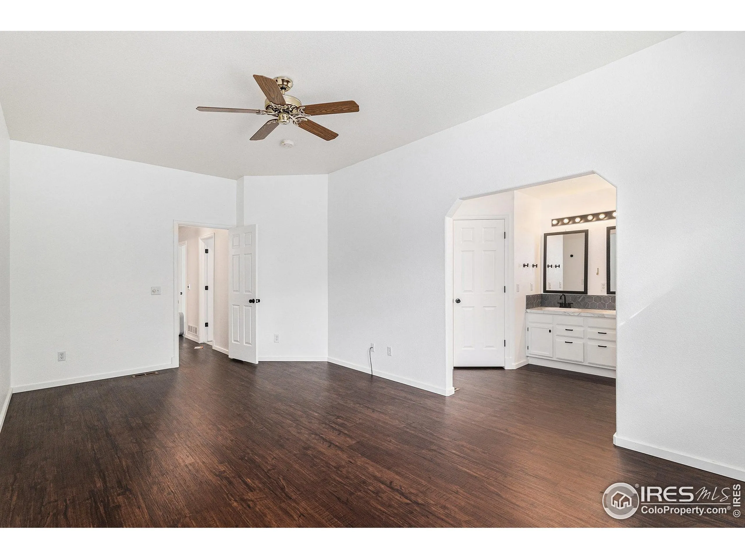 Aurora, Colorado 80013, United States, 3 Bedrooms Bedrooms, ,2 BathroomsBathrooms,Residential,Active,226817