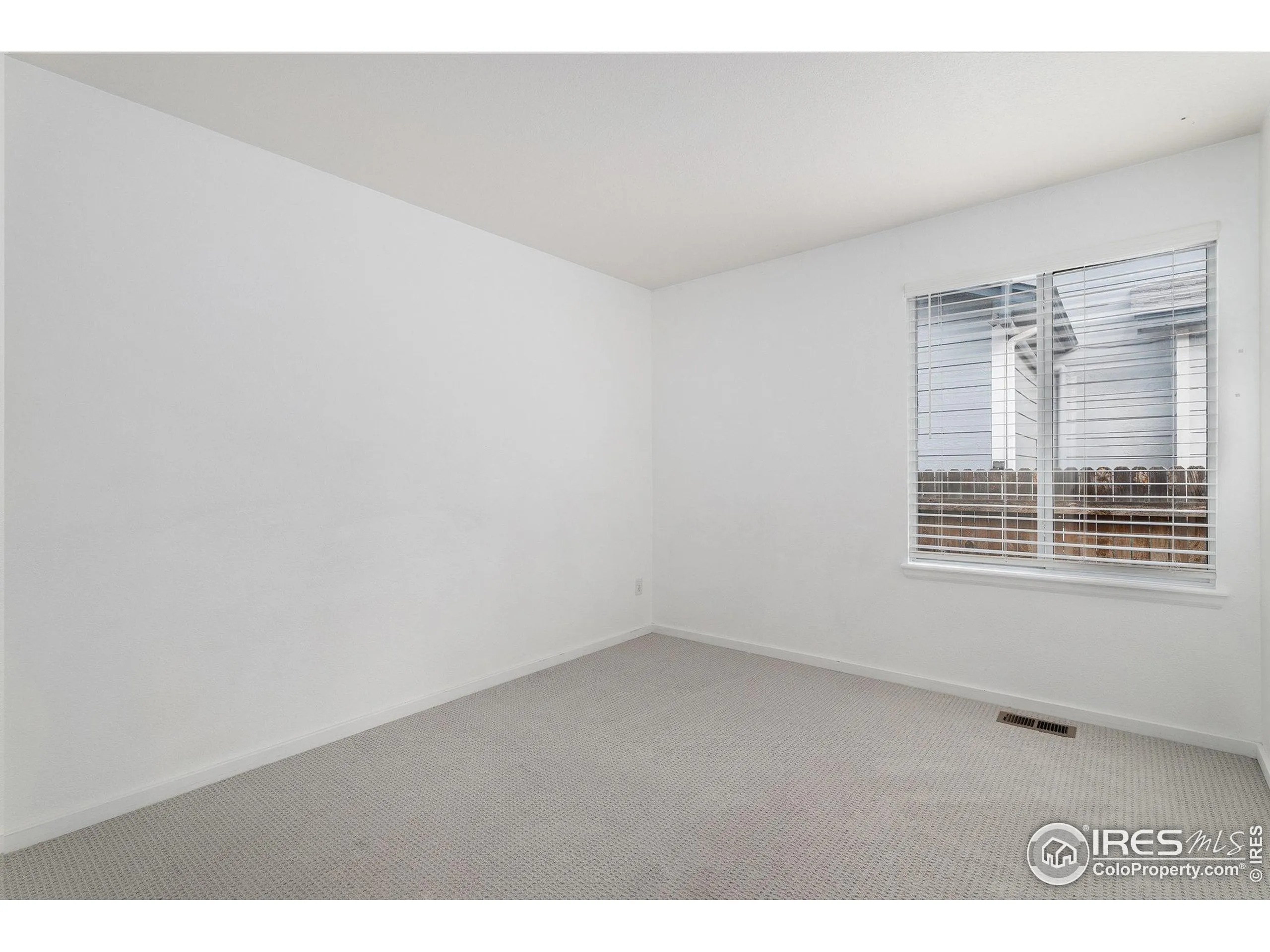 Aurora, Colorado 80013, United States, 3 Bedrooms Bedrooms, ,2 BathroomsBathrooms,Residential,Active,226817