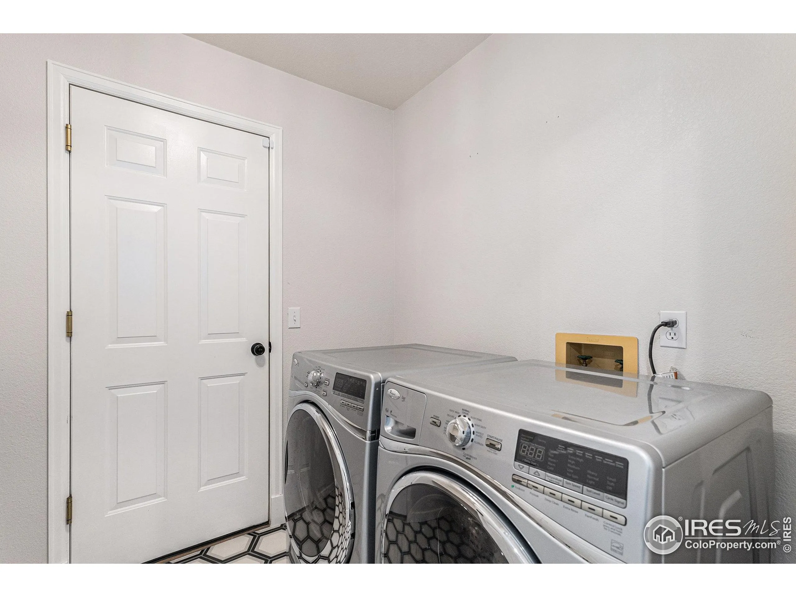 Aurora, Colorado 80013, United States, 3 Bedrooms Bedrooms, ,2 BathroomsBathrooms,Residential,Active,226817