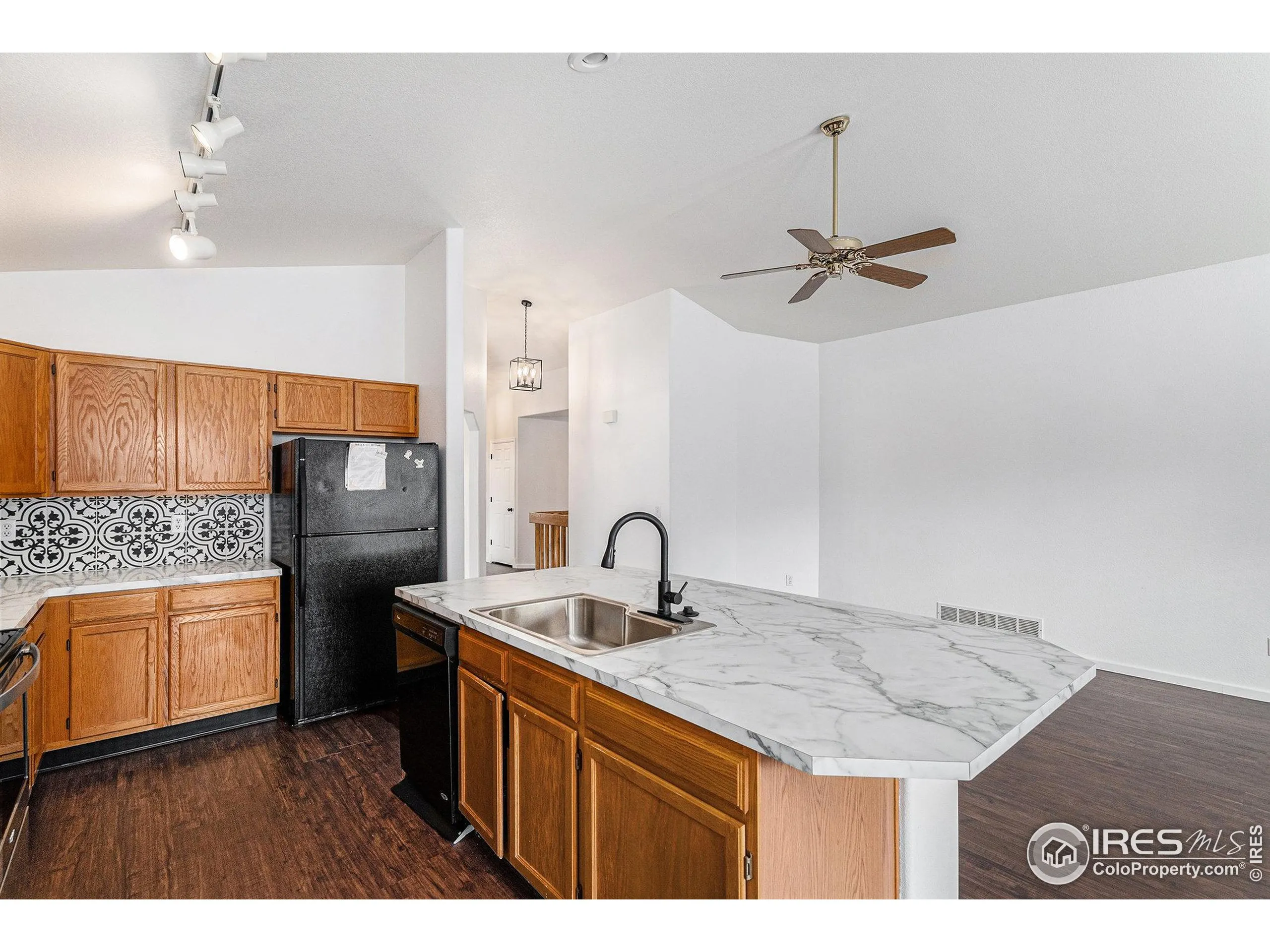 Aurora, Colorado 80013, United States, 3 Bedrooms Bedrooms, ,2 BathroomsBathrooms,Residential,Active,226817