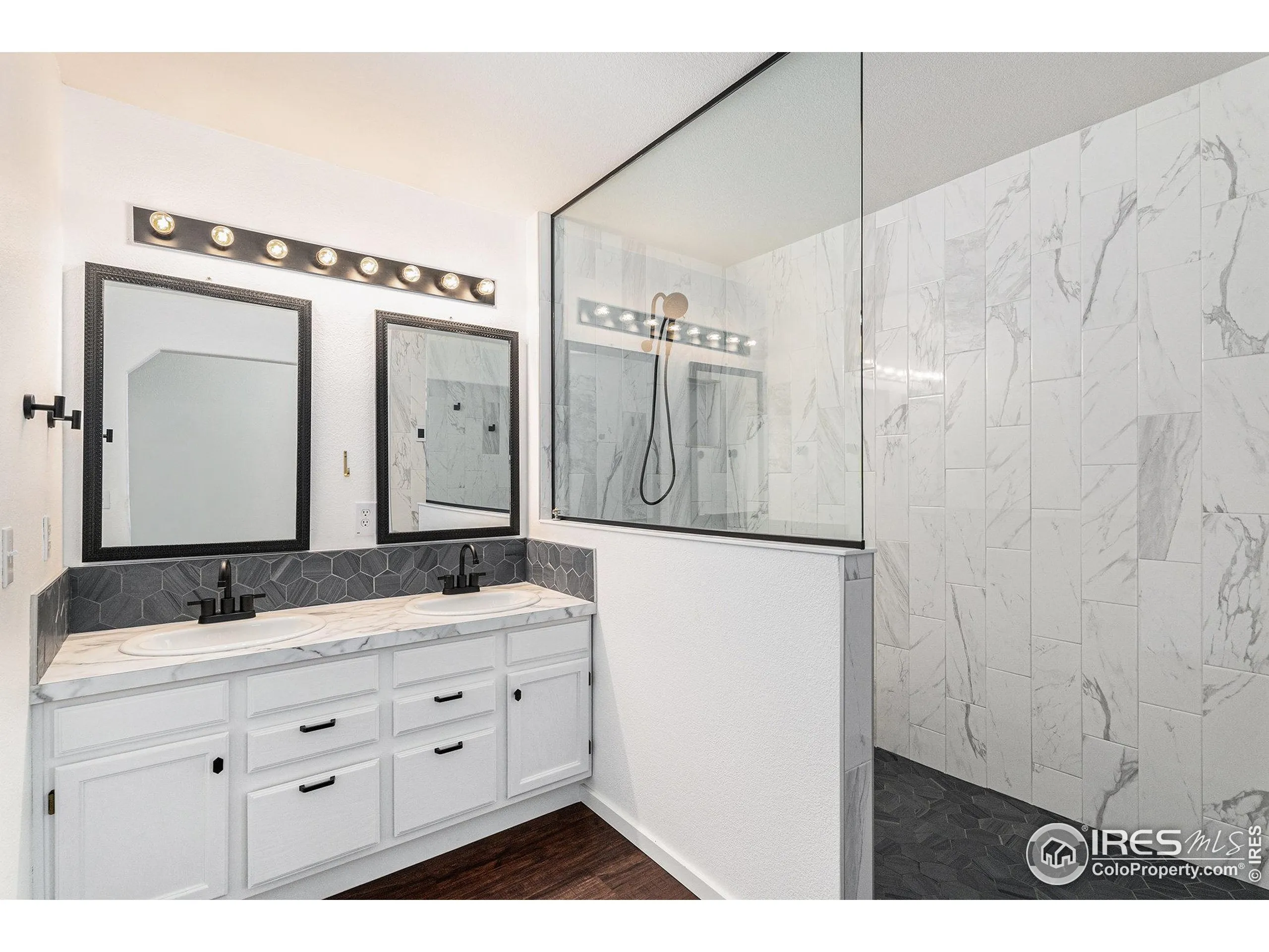 Aurora, Colorado 80013, United States, 3 Bedrooms Bedrooms, ,2 BathroomsBathrooms,Residential,Active,226817