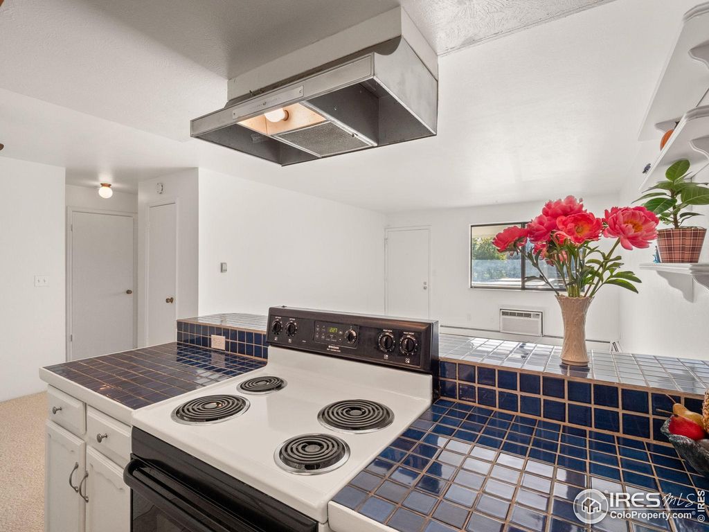 Photo of 645 Manhattan Pl 304, Boulder, CO 80303 (MLS # 1048034)