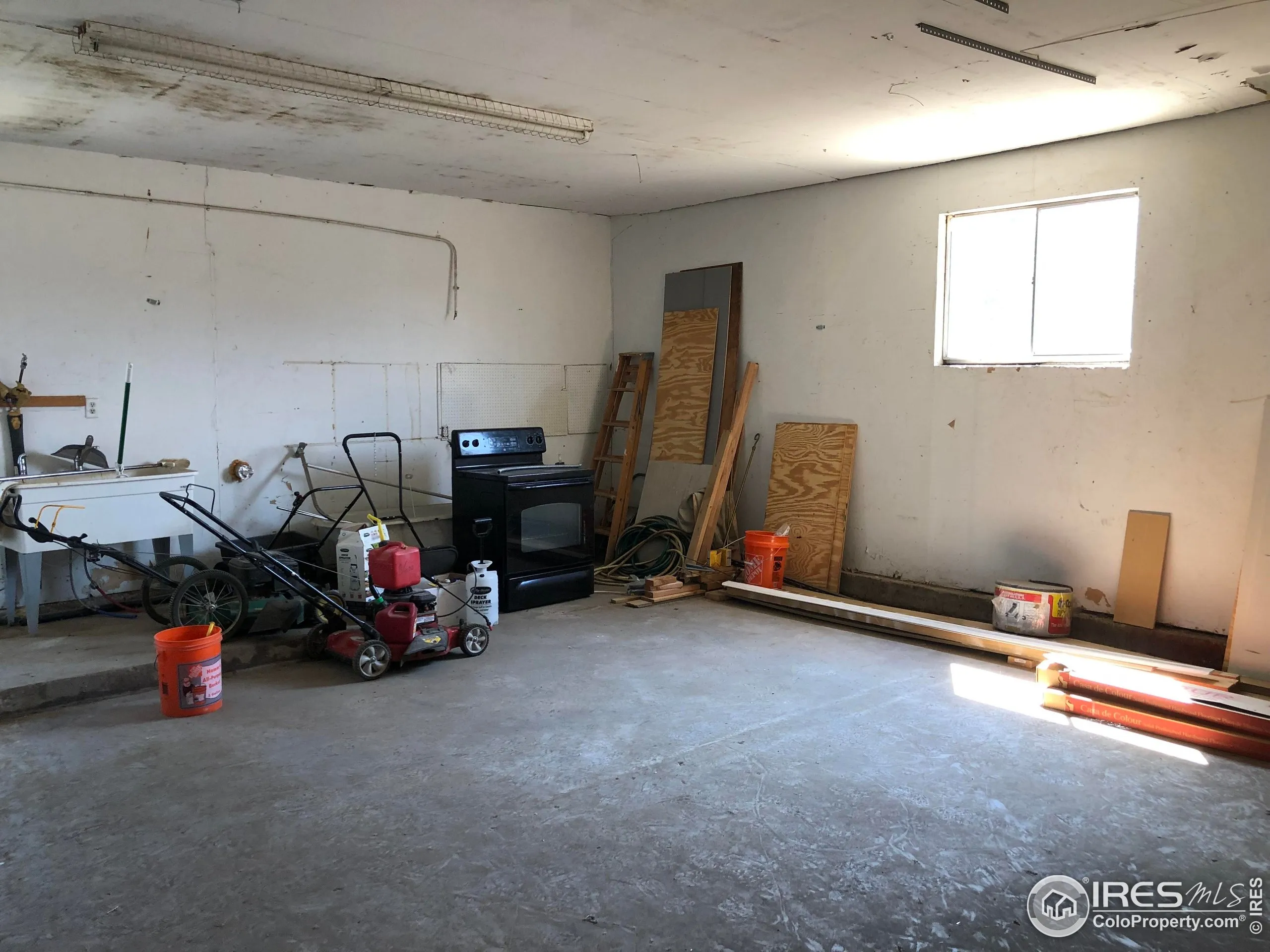 Superior, Colorado 80027, United States, 6 Bedrooms Bedrooms, ,3 BathroomsBathrooms,Residential,Active,203422