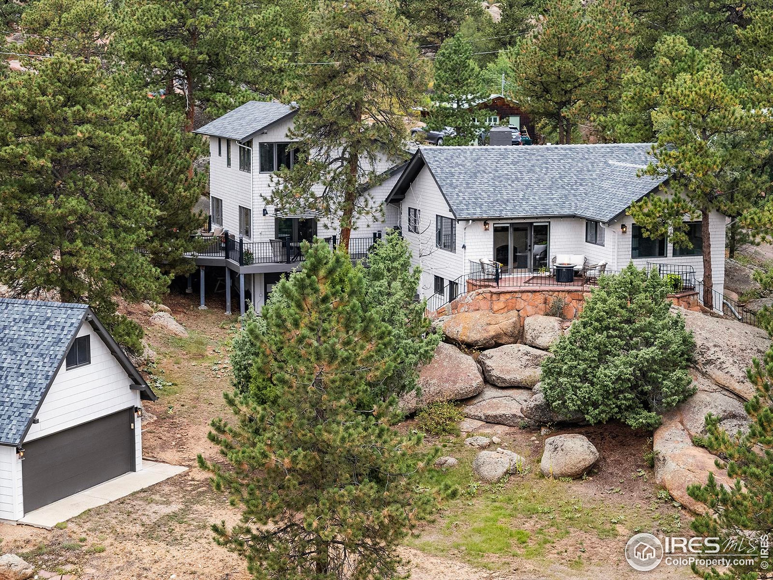 370 Big Boulder Dr