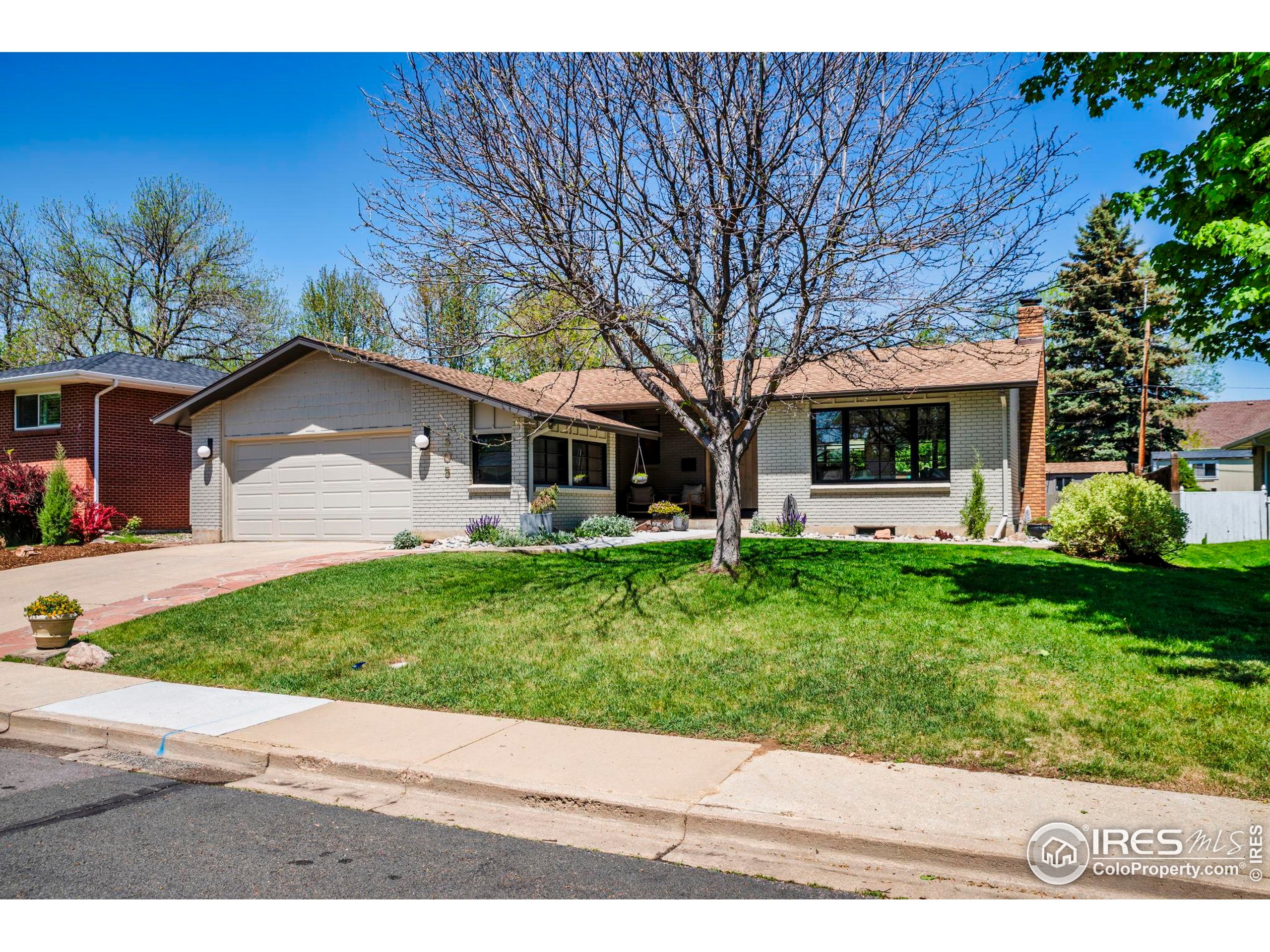 505 Lois Dr