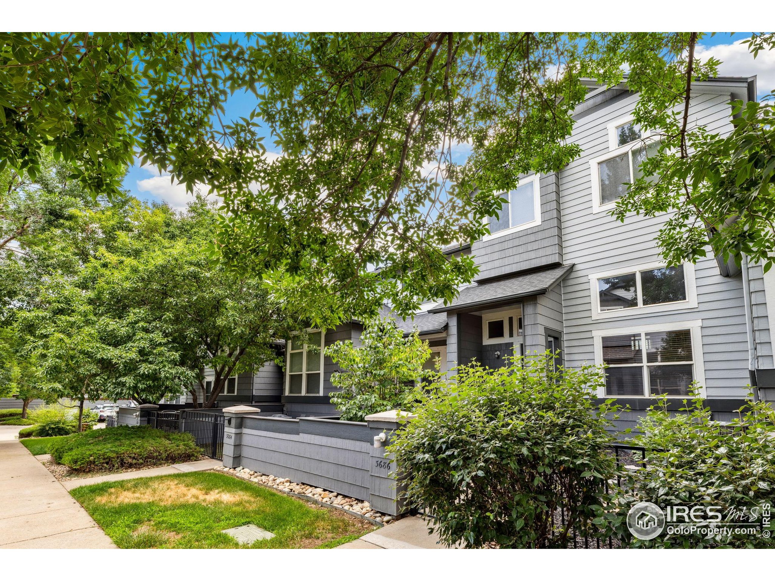 3686 Oakwood Dr