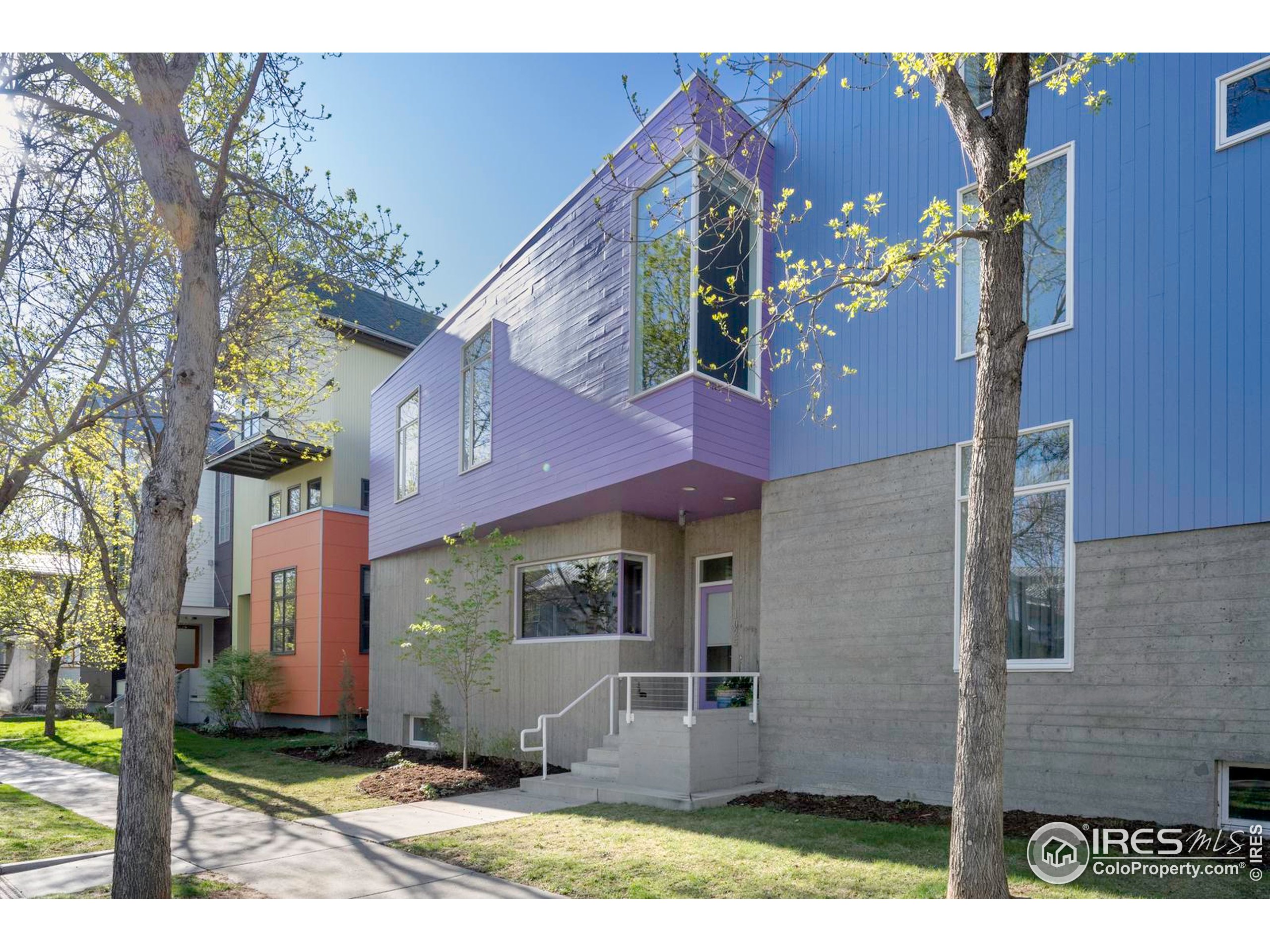 1025 Neon Forest Cir