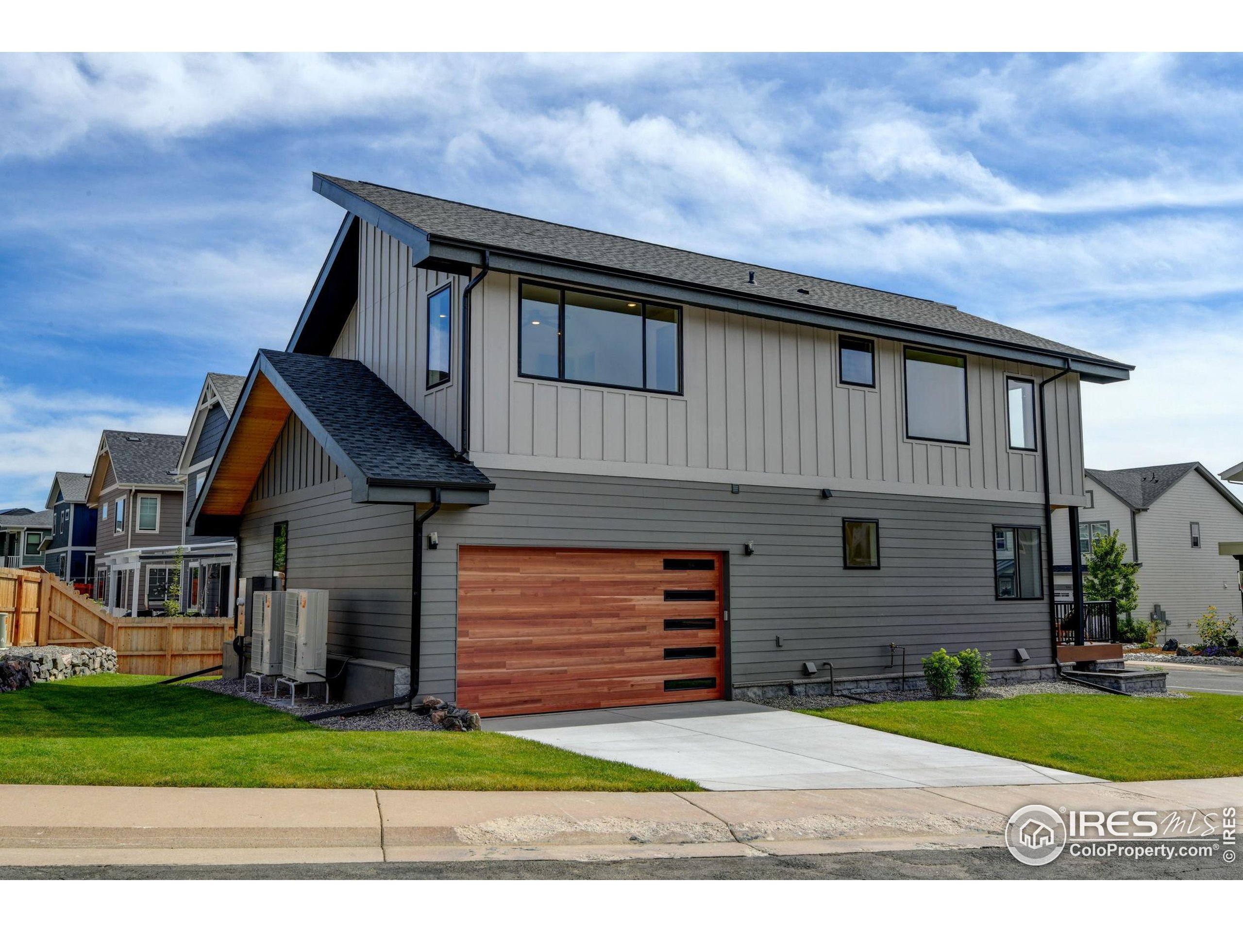 955 Arapahoe Cir