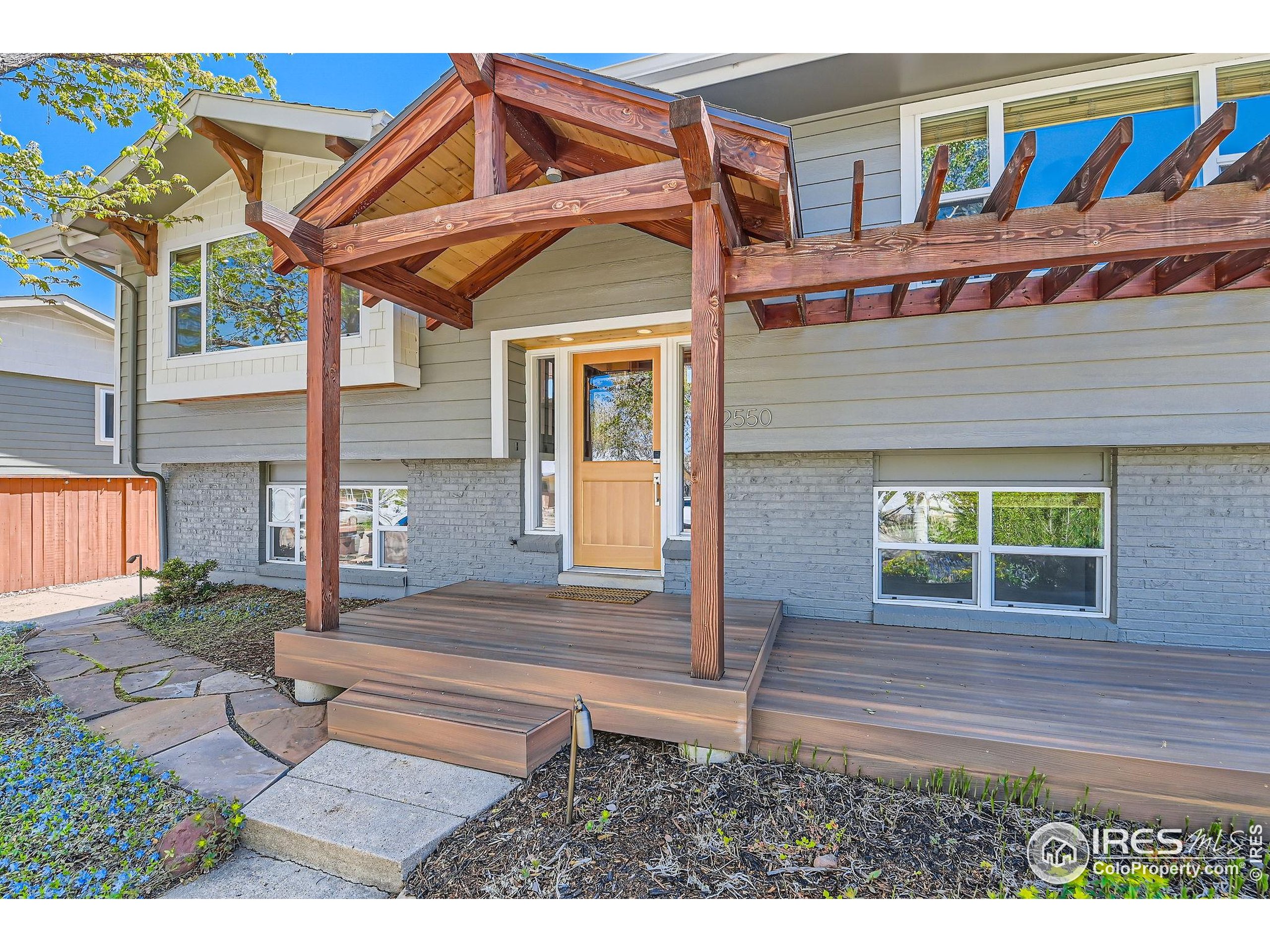 2550 Woodstock Pl