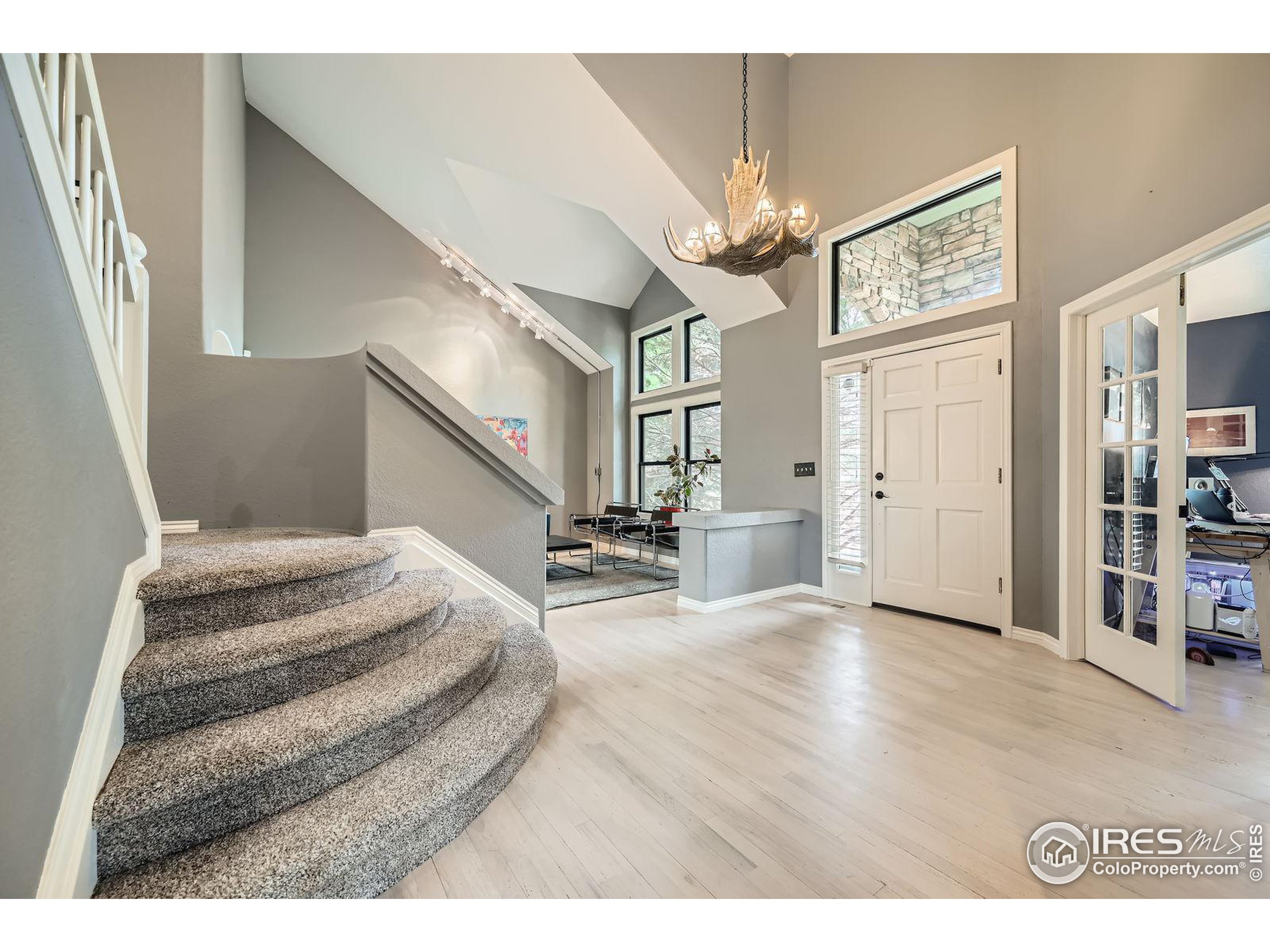 325 Peregrine Cir