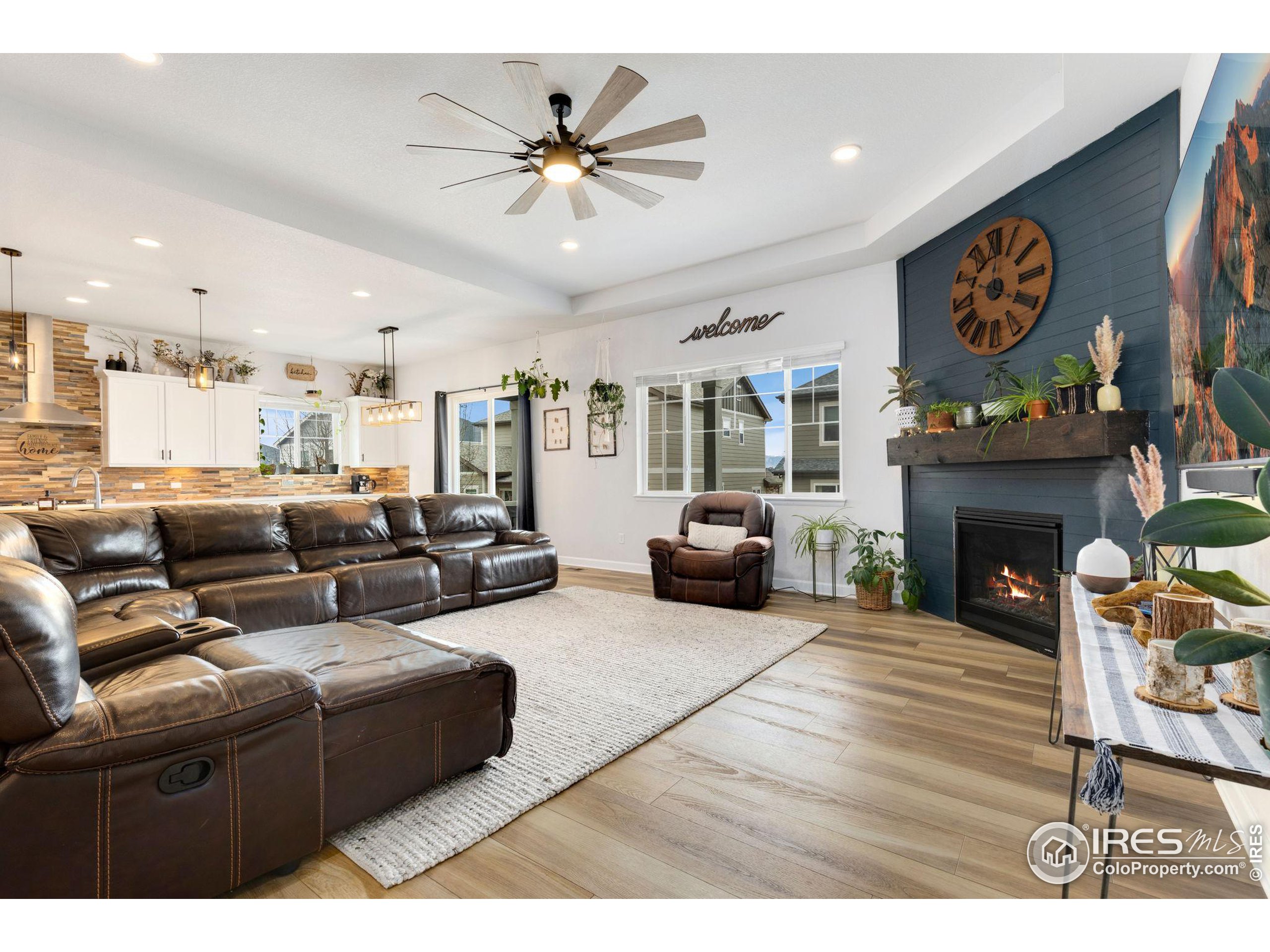 892 Sundown Way