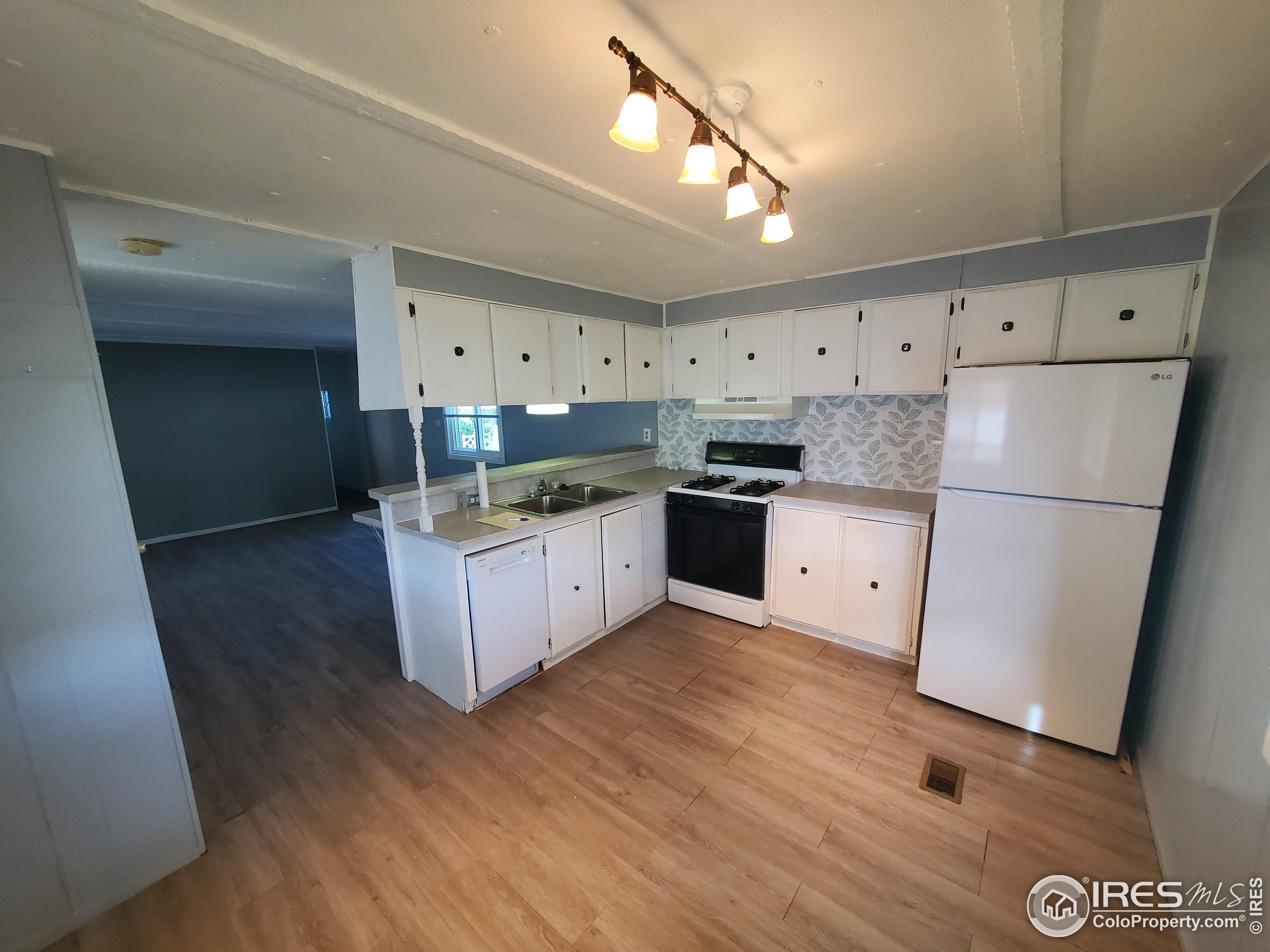 221 W 57th St A3